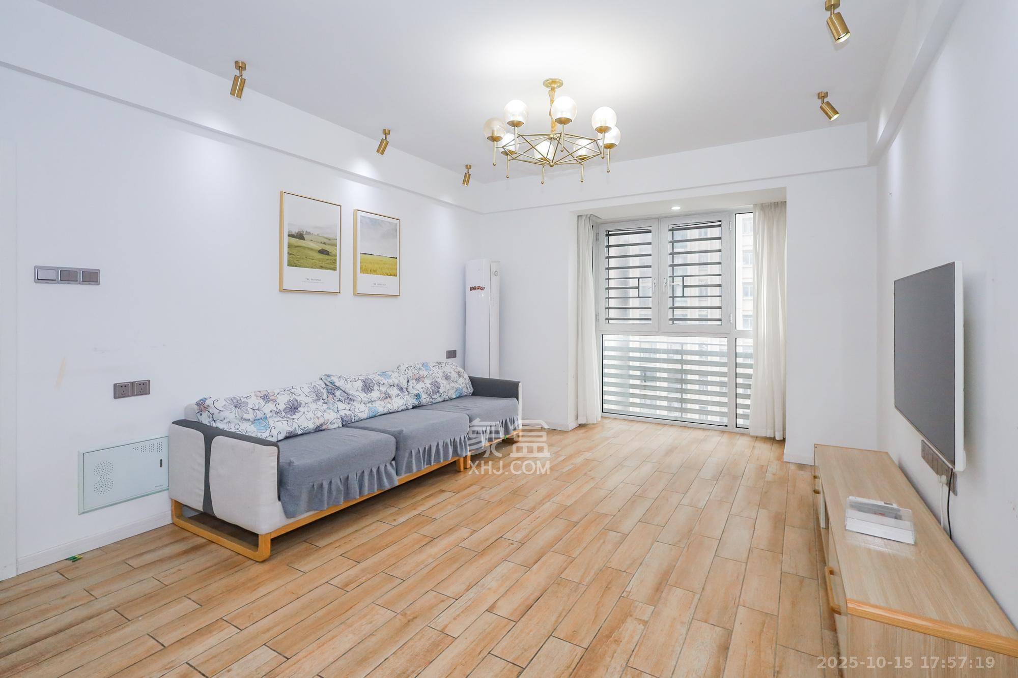 八方小区B区  3室2厅2卫    376.0万 八方小区B区  3室2厅2卫    376.0万