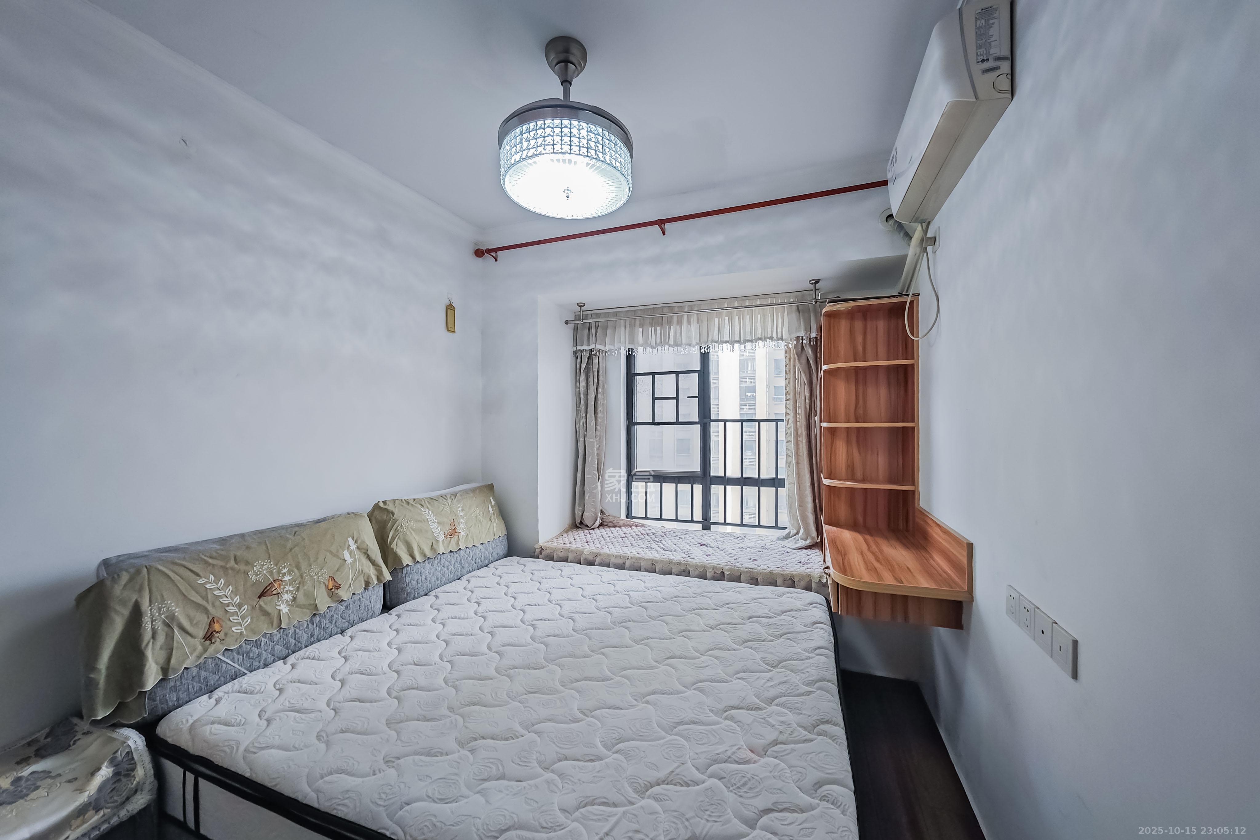 香樟兰亭(朗峰苑) 3室2厅1卫 91.5万 香樟兰亭(朗峰苑) 3室2厅1卫 91.5万卧室