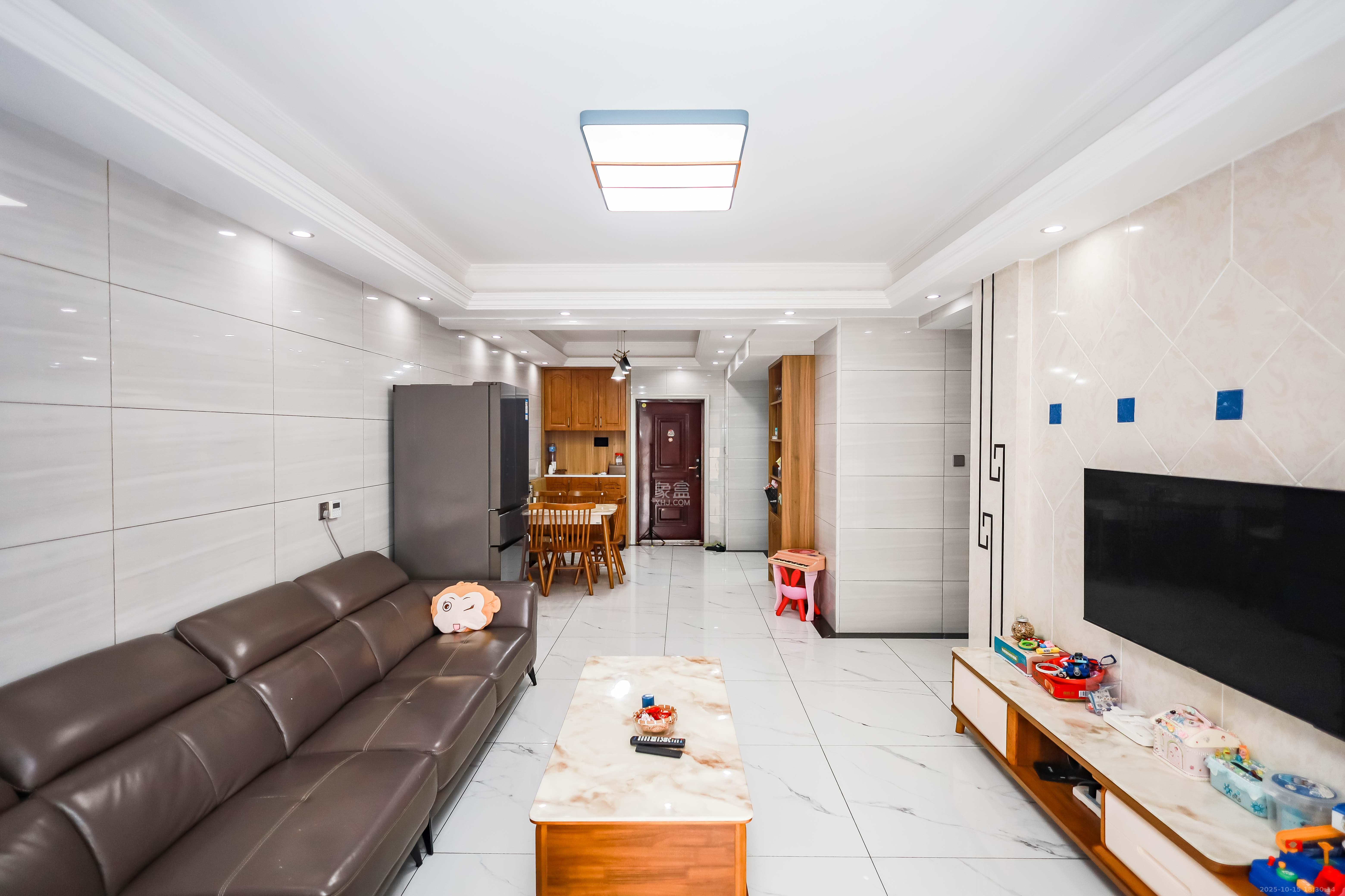 奥克斯缔壹城 3室2厅2卫 110.0万 奥克斯缔壹城 3室2厅2卫 110.0万客厅