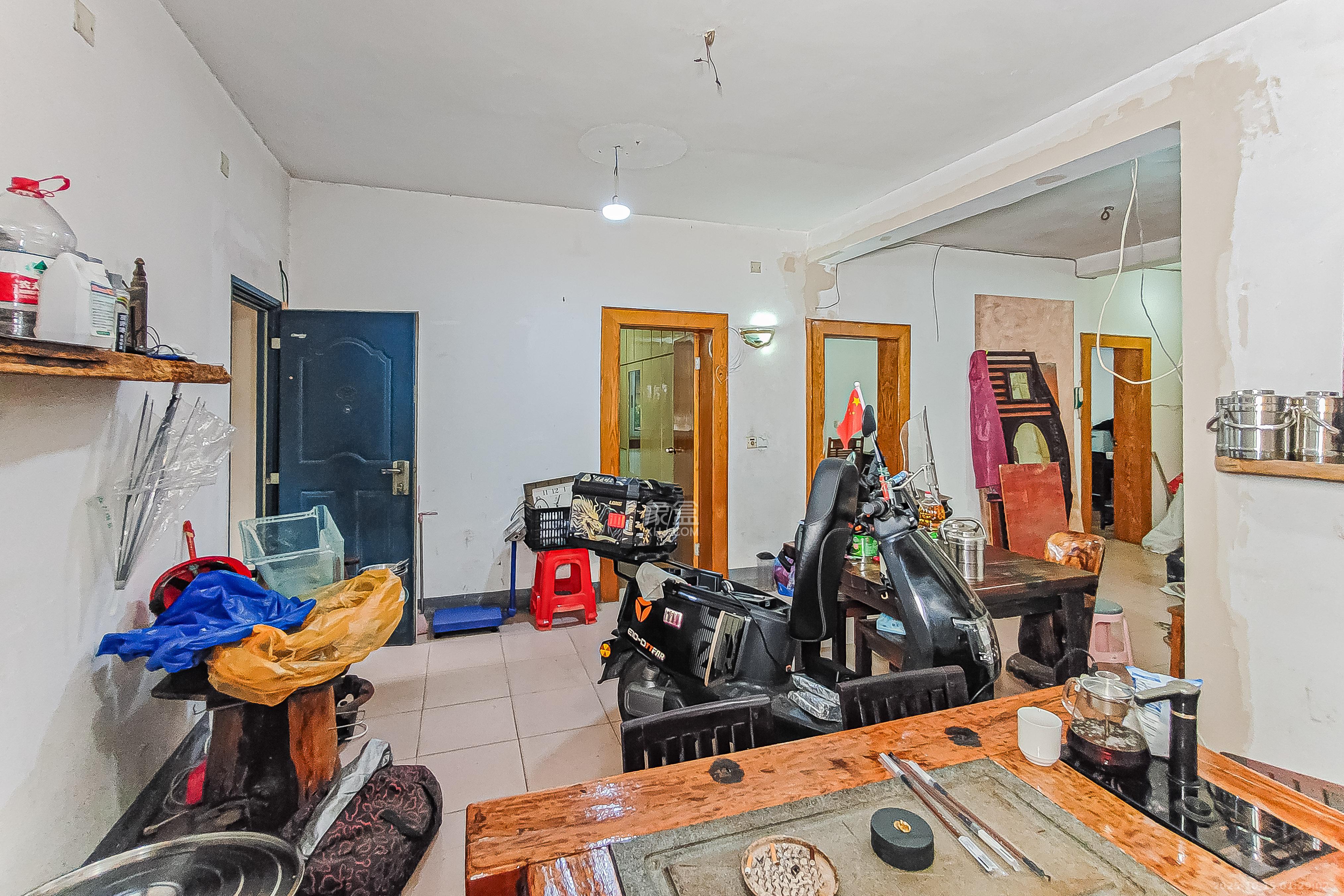 湘农桥社区  3室2厅2卫    78.0万客厅