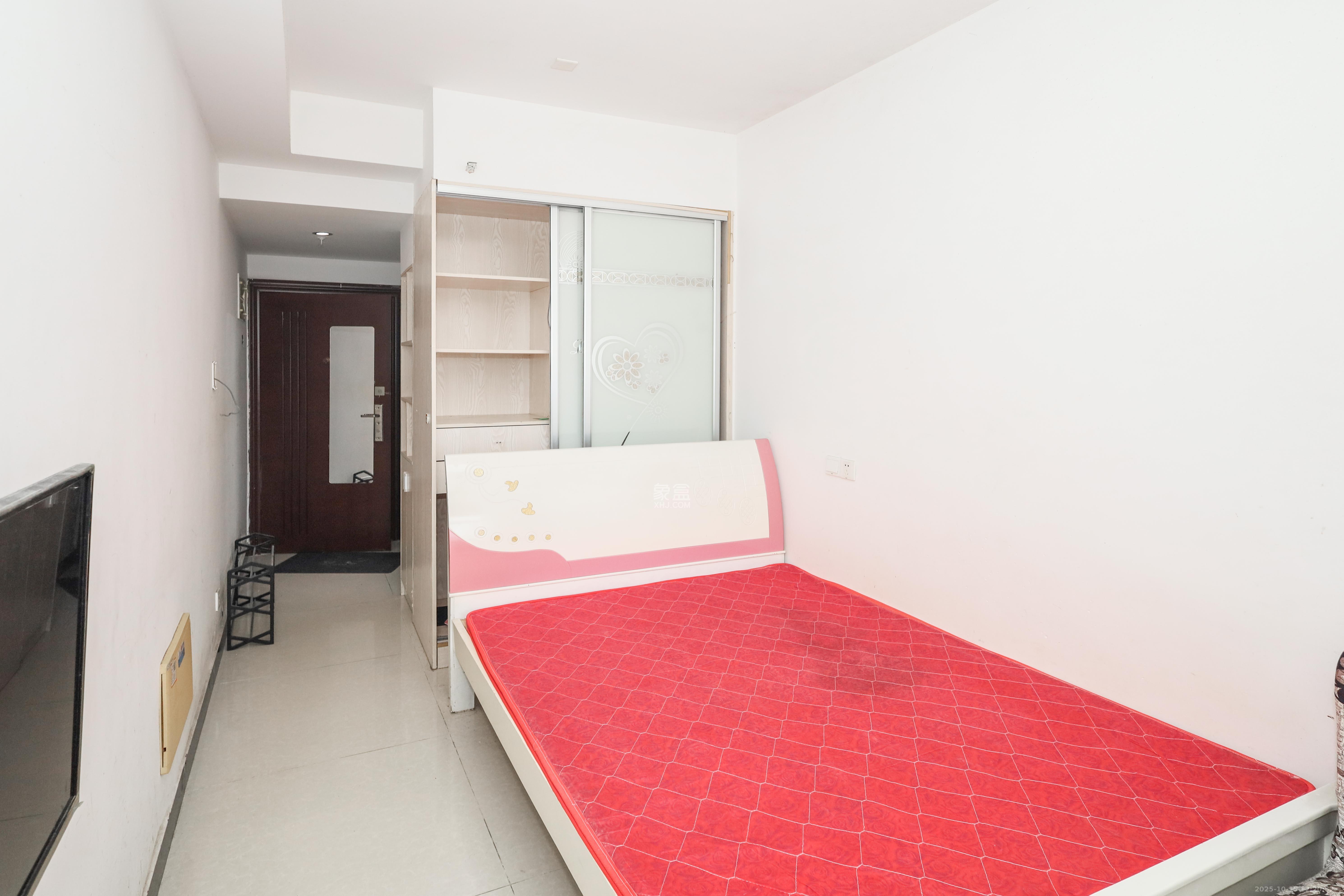 保利麓谷林语I区  1室1厅1卫    18.5万 保利麓谷林语I区  1室1厅1卫    18.5万客厅