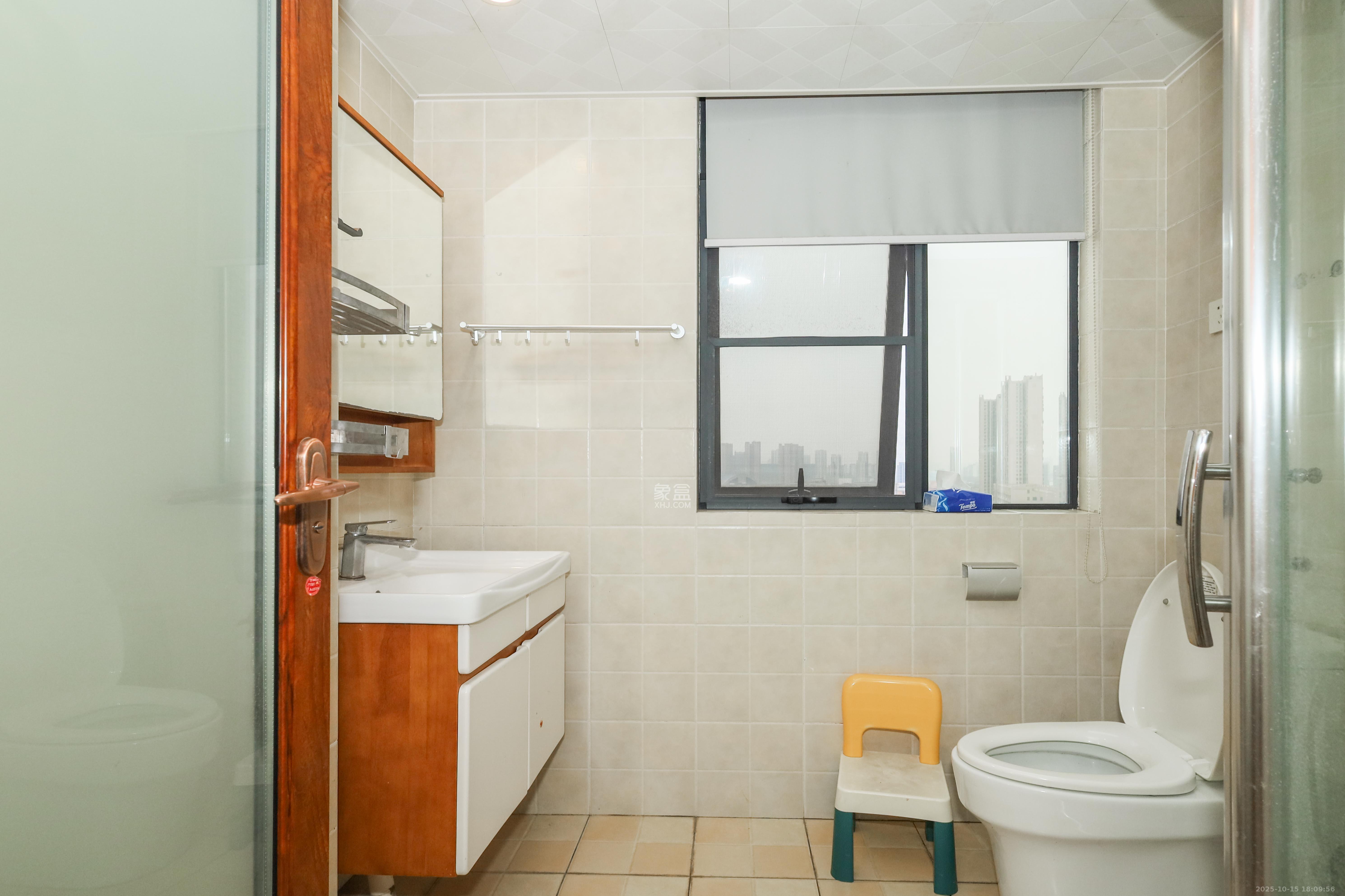 天元涉外景园C区  4室2厅2卫    105.0万卫生间