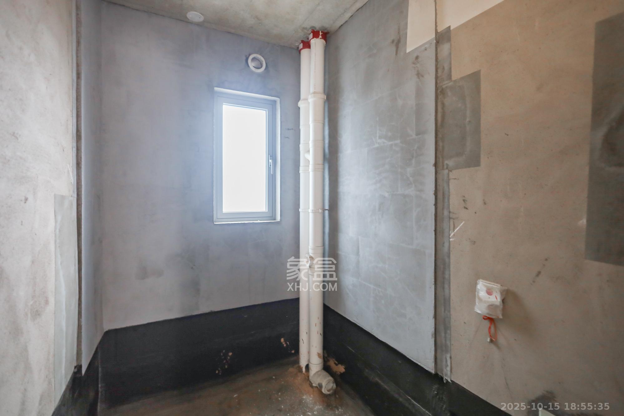 保利天禧D区  4室2厅2卫    228.0万卫生间