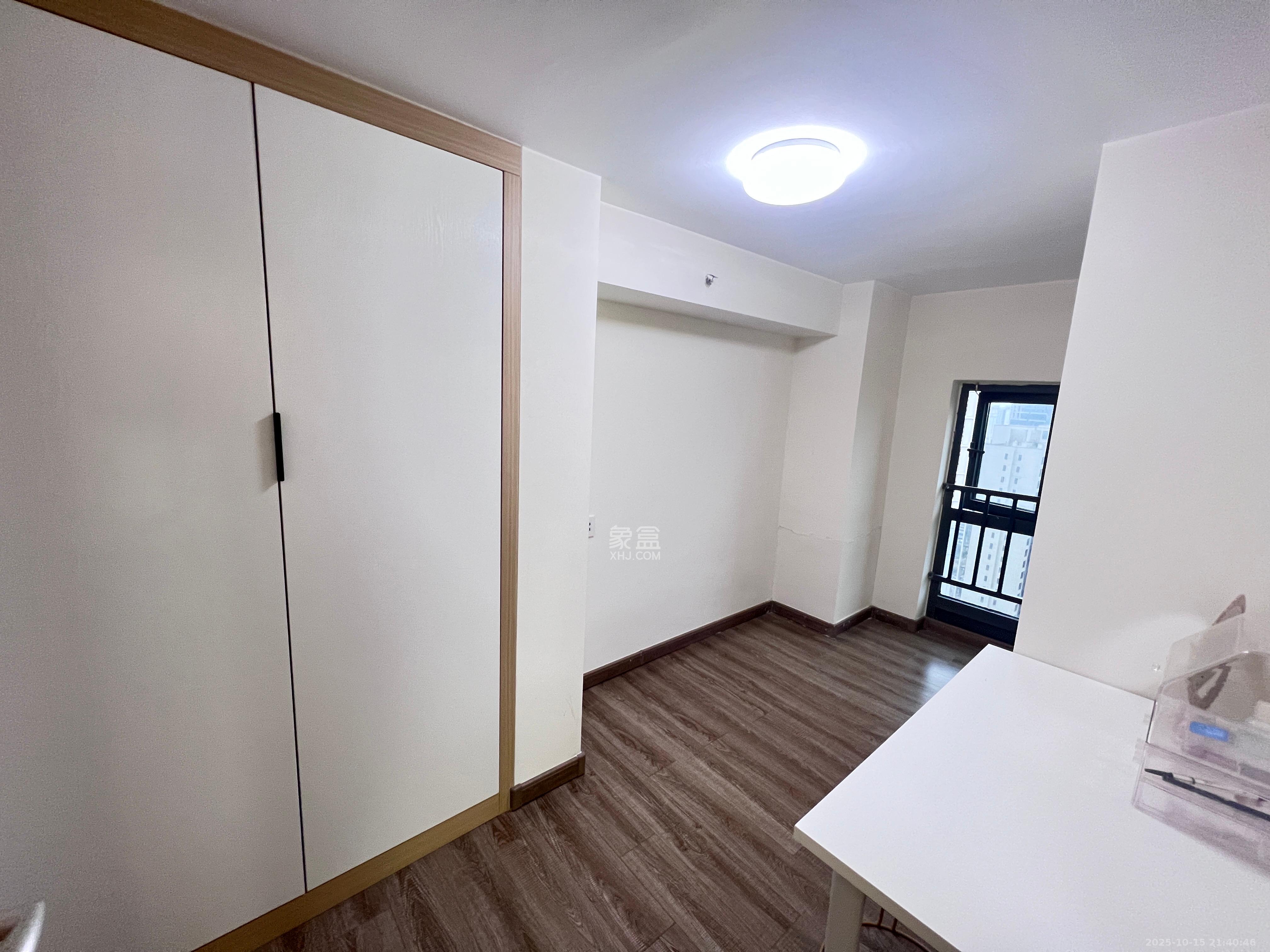 卓越浅水湾  3室2厅2卫    2000.0元/月室内图