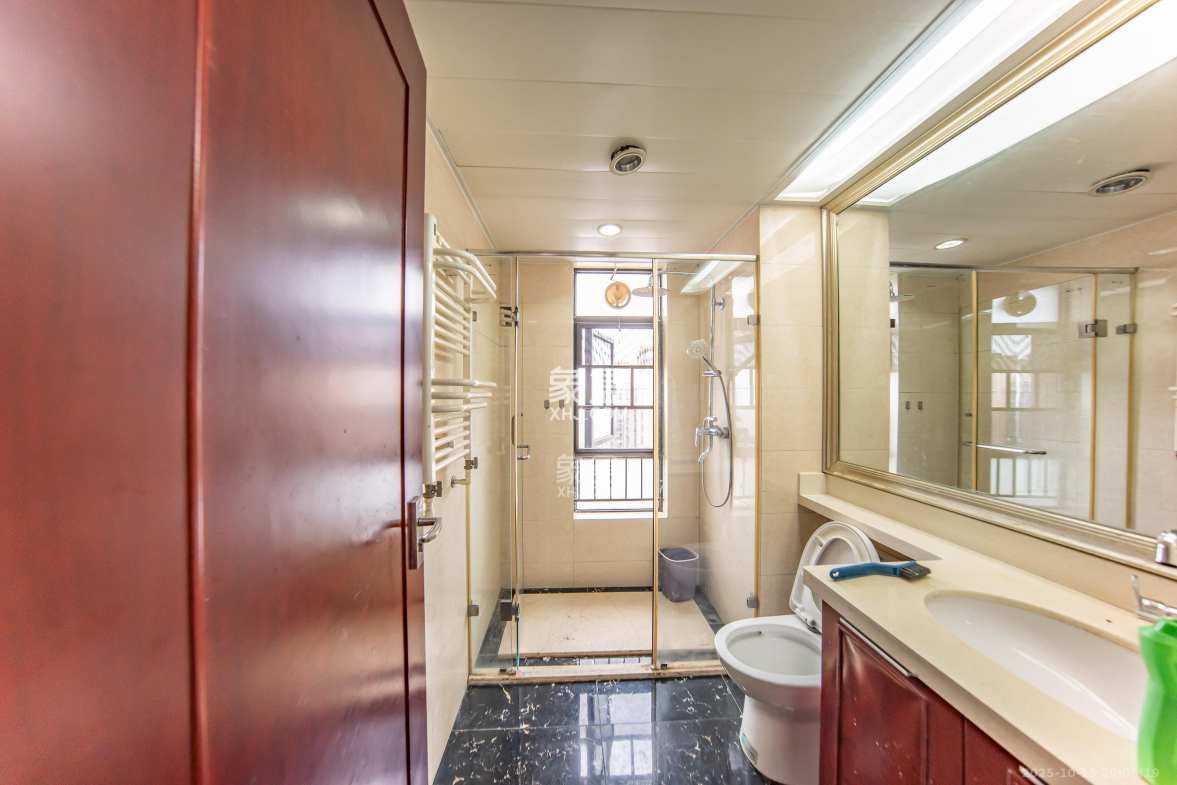 中海国际二期 3室2厅1卫 85.0万 中海国际二期 3室2厅1卫 85.0万卫生间