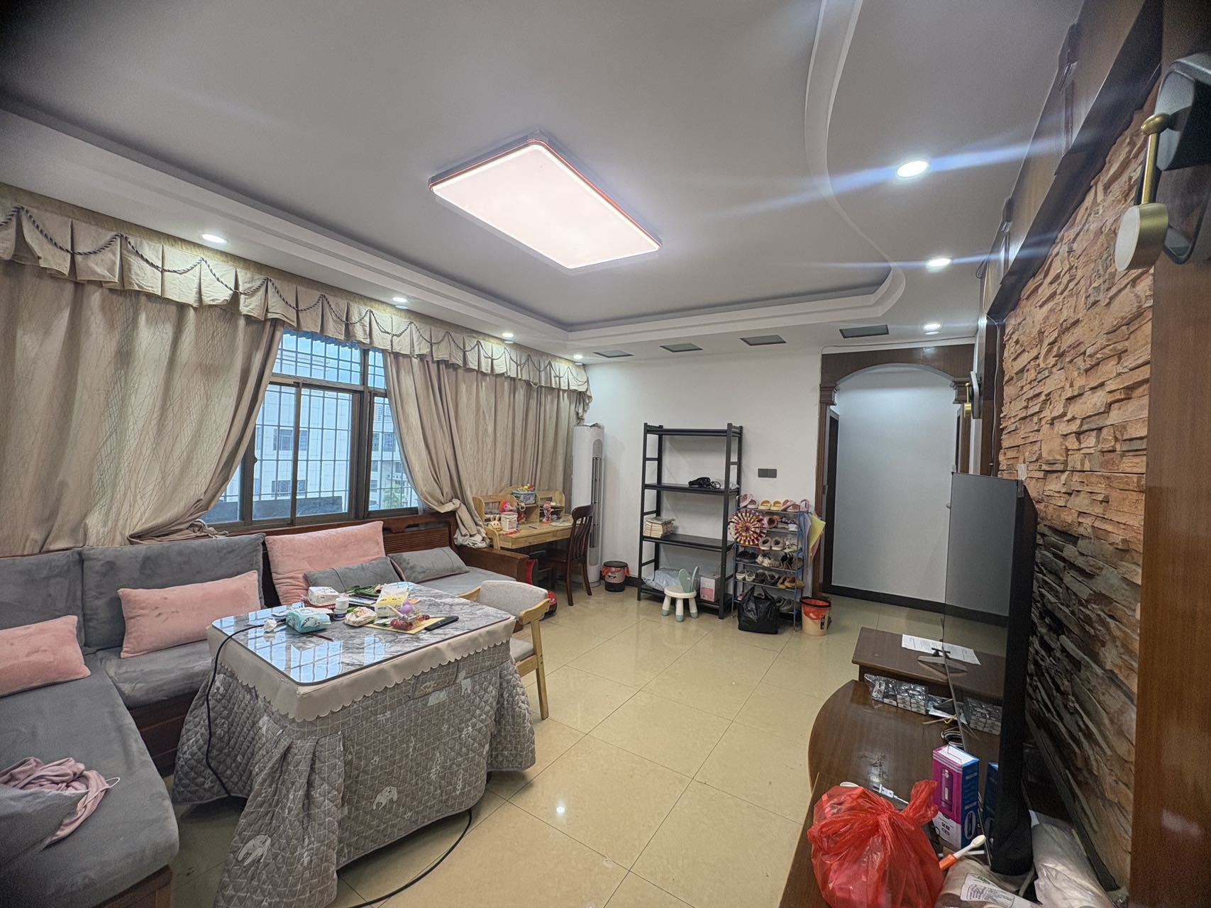 娄底第三完全小学家属楼  1室0厅0卫    1500.0元/月