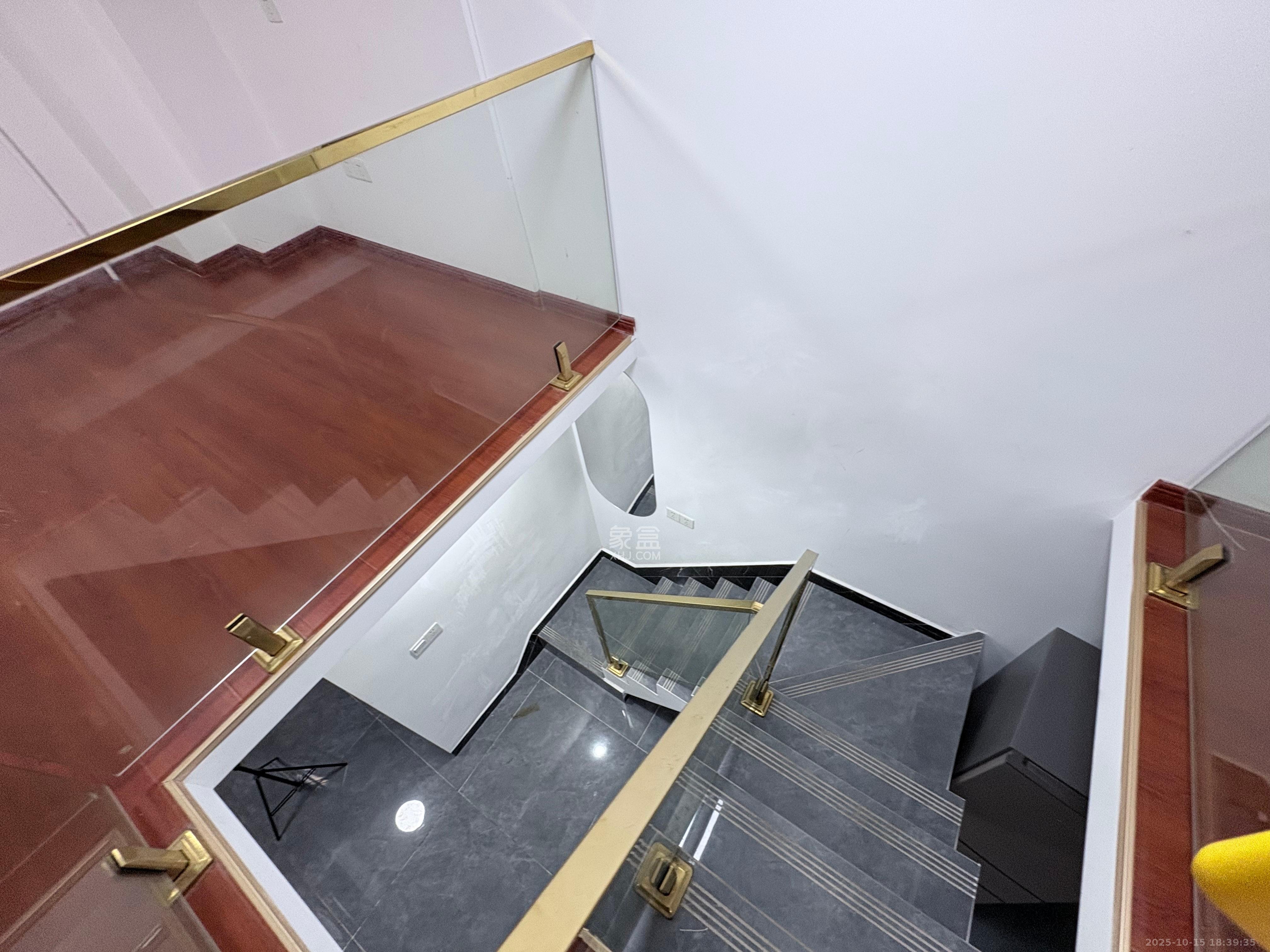 达美溪湖湾  1室1厅1卫    2500.0元/月室内图
