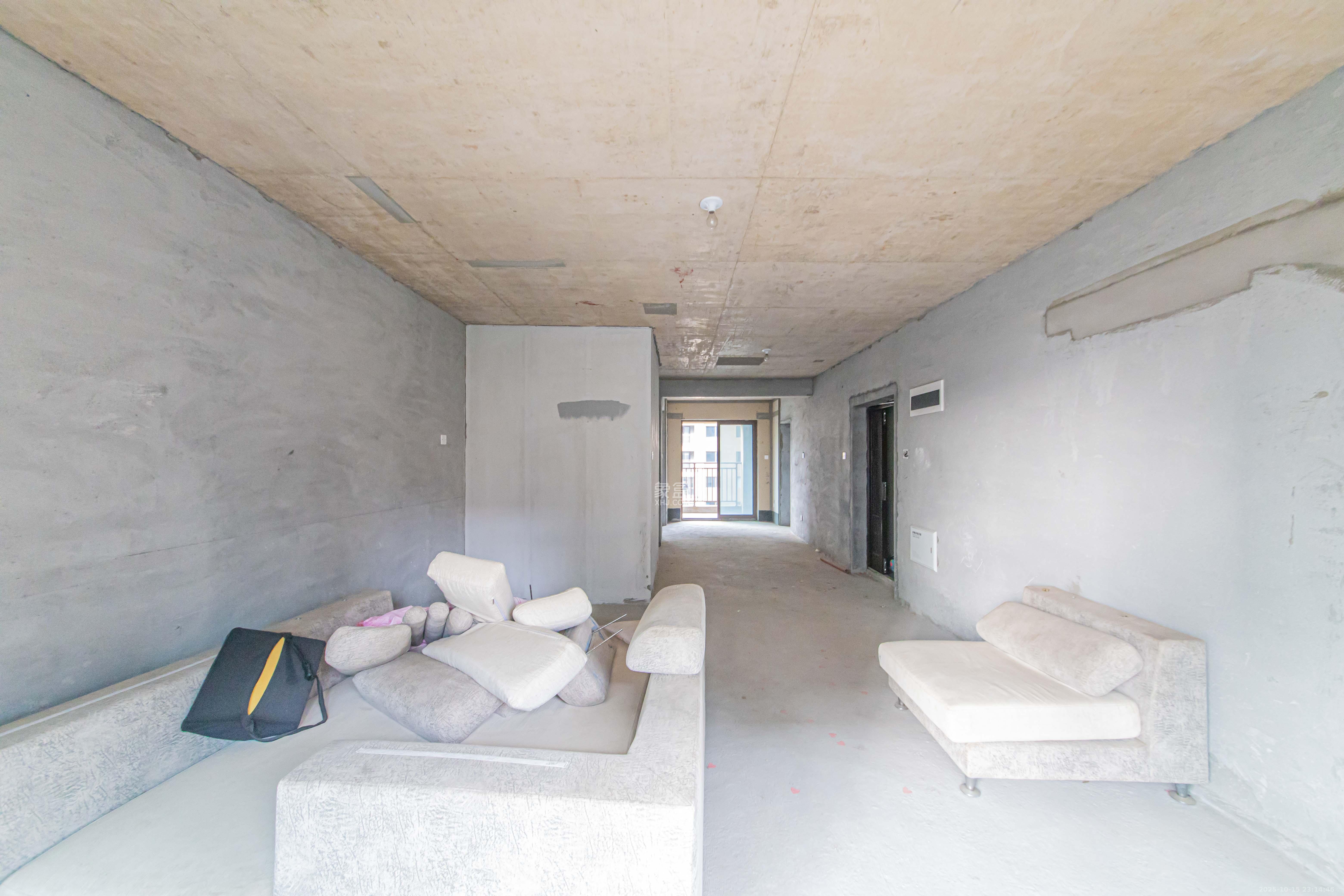 大唐印象三期御玺 4室2厅2卫 120.0万 大唐印象三期御玺 4室2厅2卫 120.0万客厅