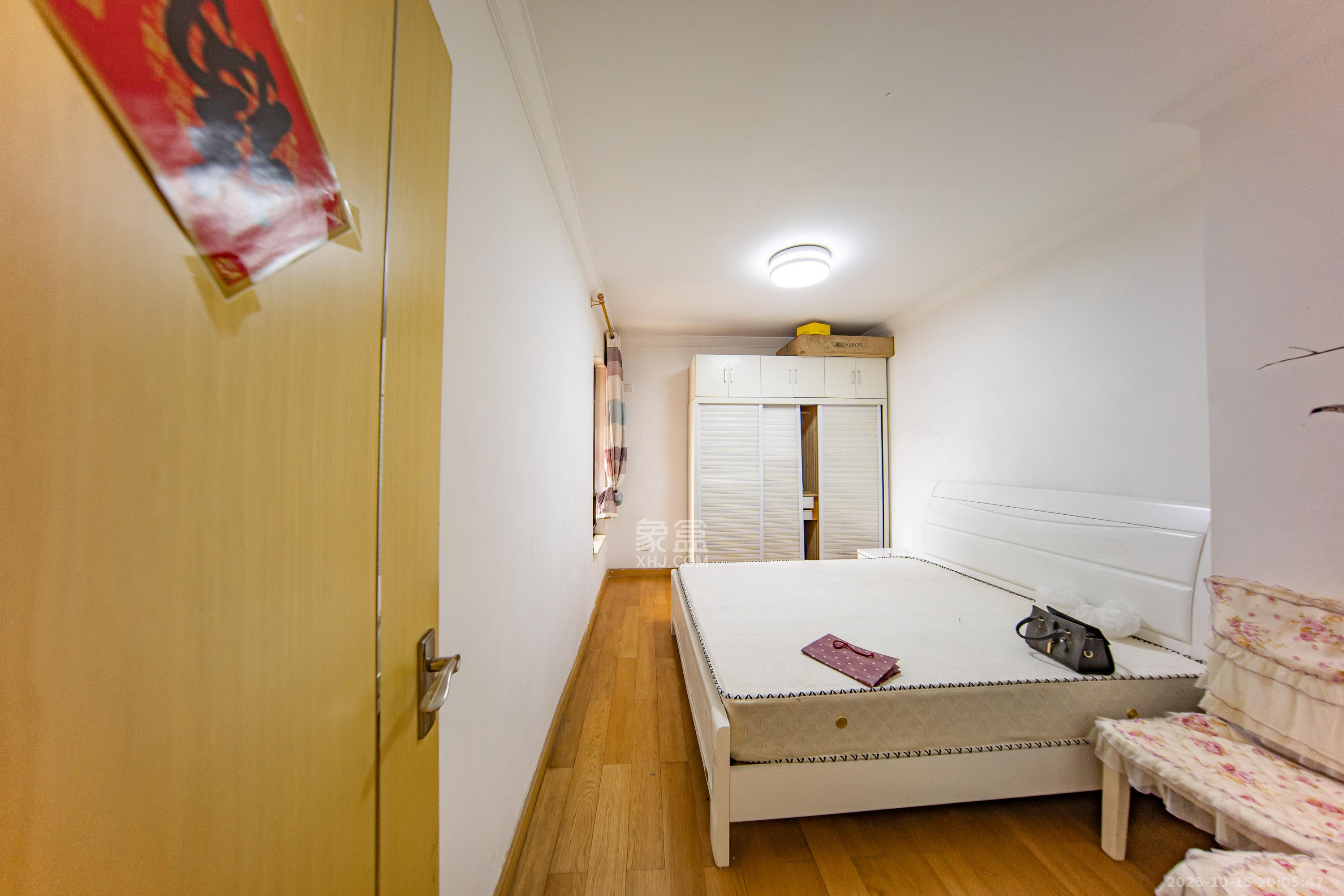 中海国际四期  2室2厅2卫    70.0万卧室