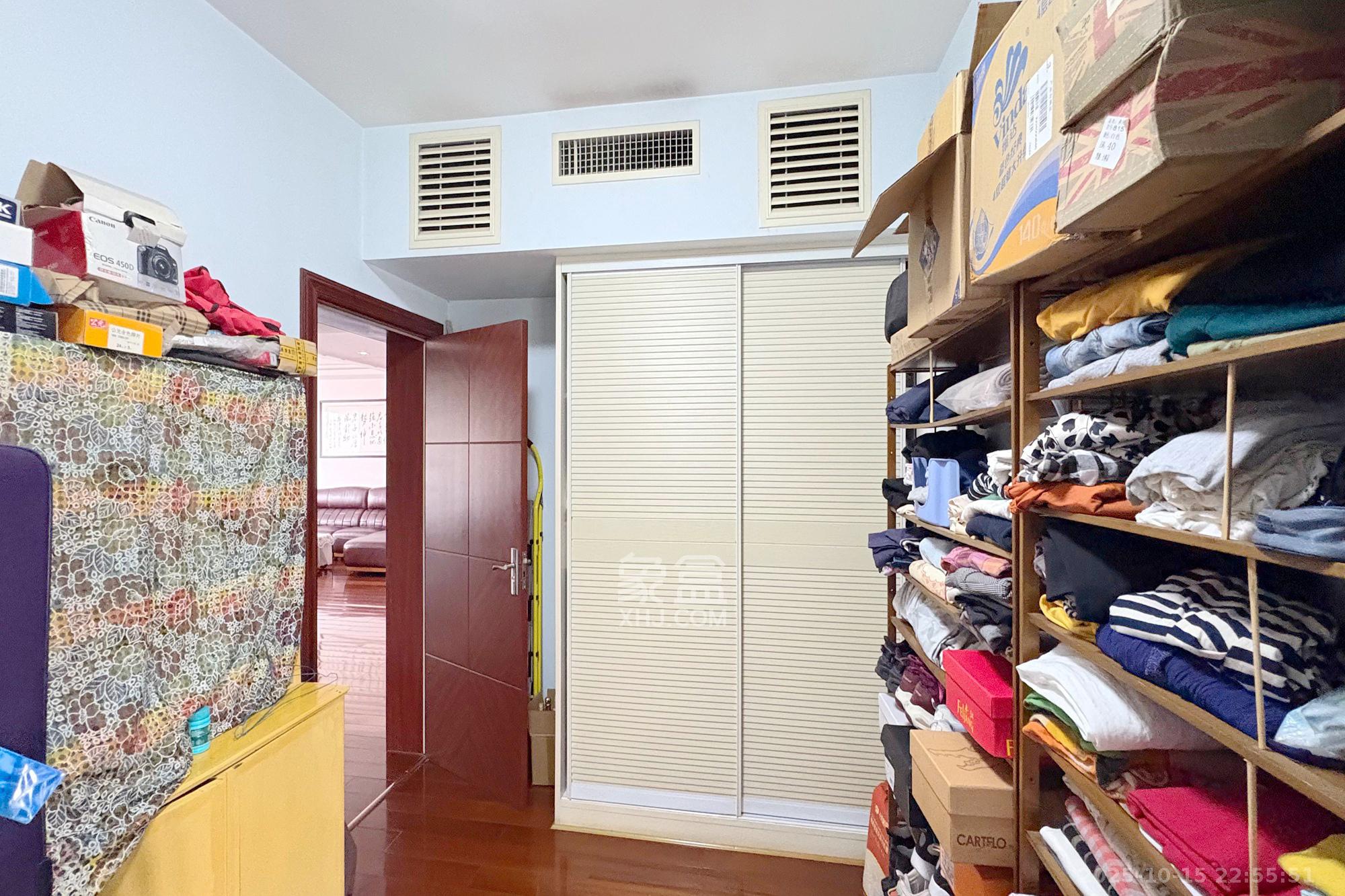 芙蓉区国土局单位房  4室2厅3卫    216.0万卧室