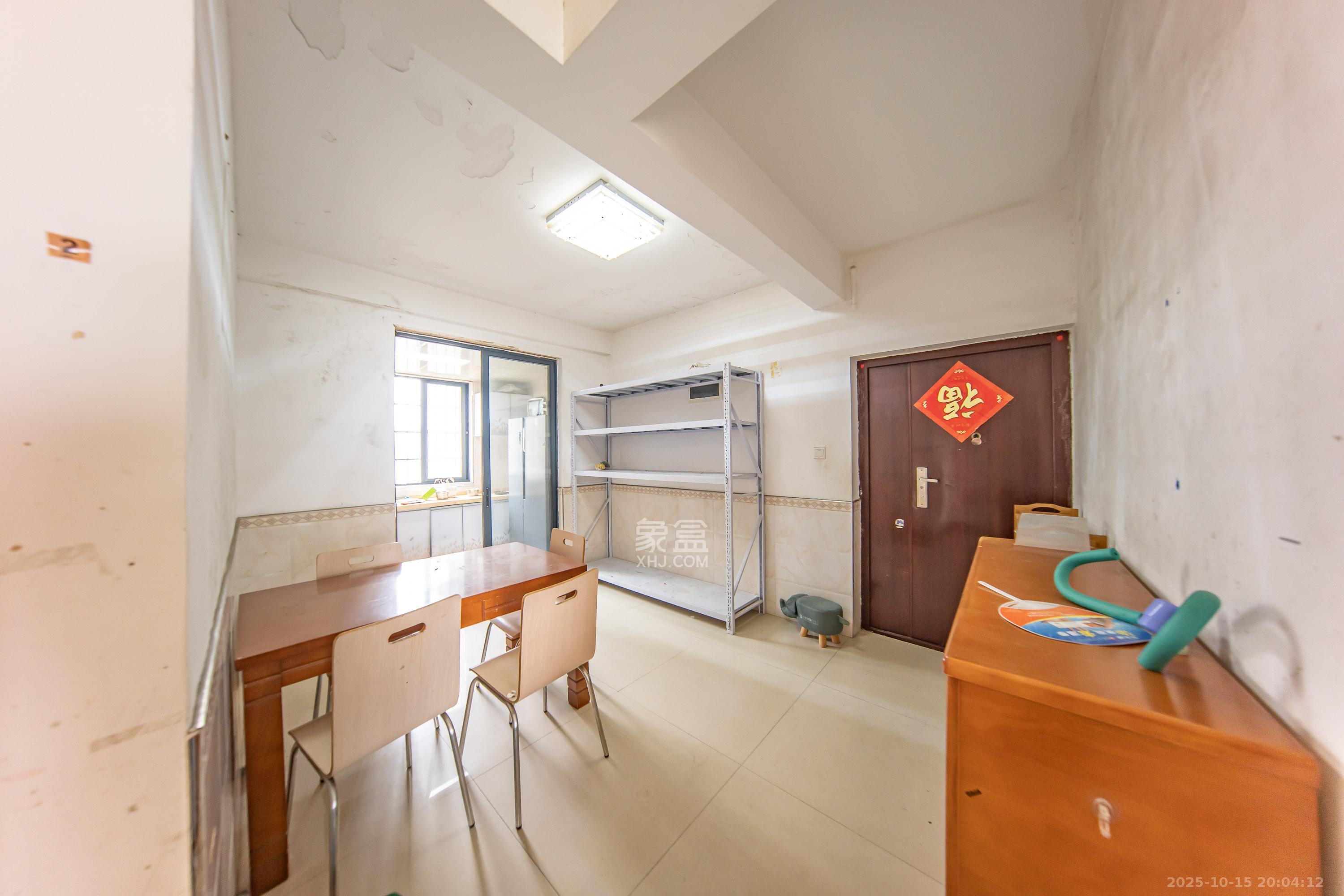 中建麓山和苑  3室2厅2卫    72.0万 中建麓山和苑  3室2厅2卫    72.0万客厅