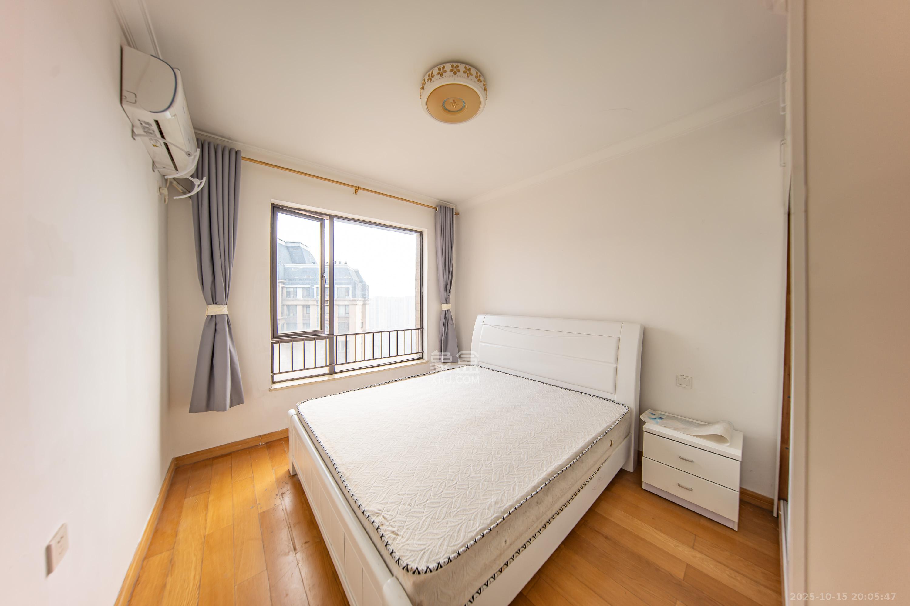 中海国际四期  2室2厅2卫    70.0万卧室