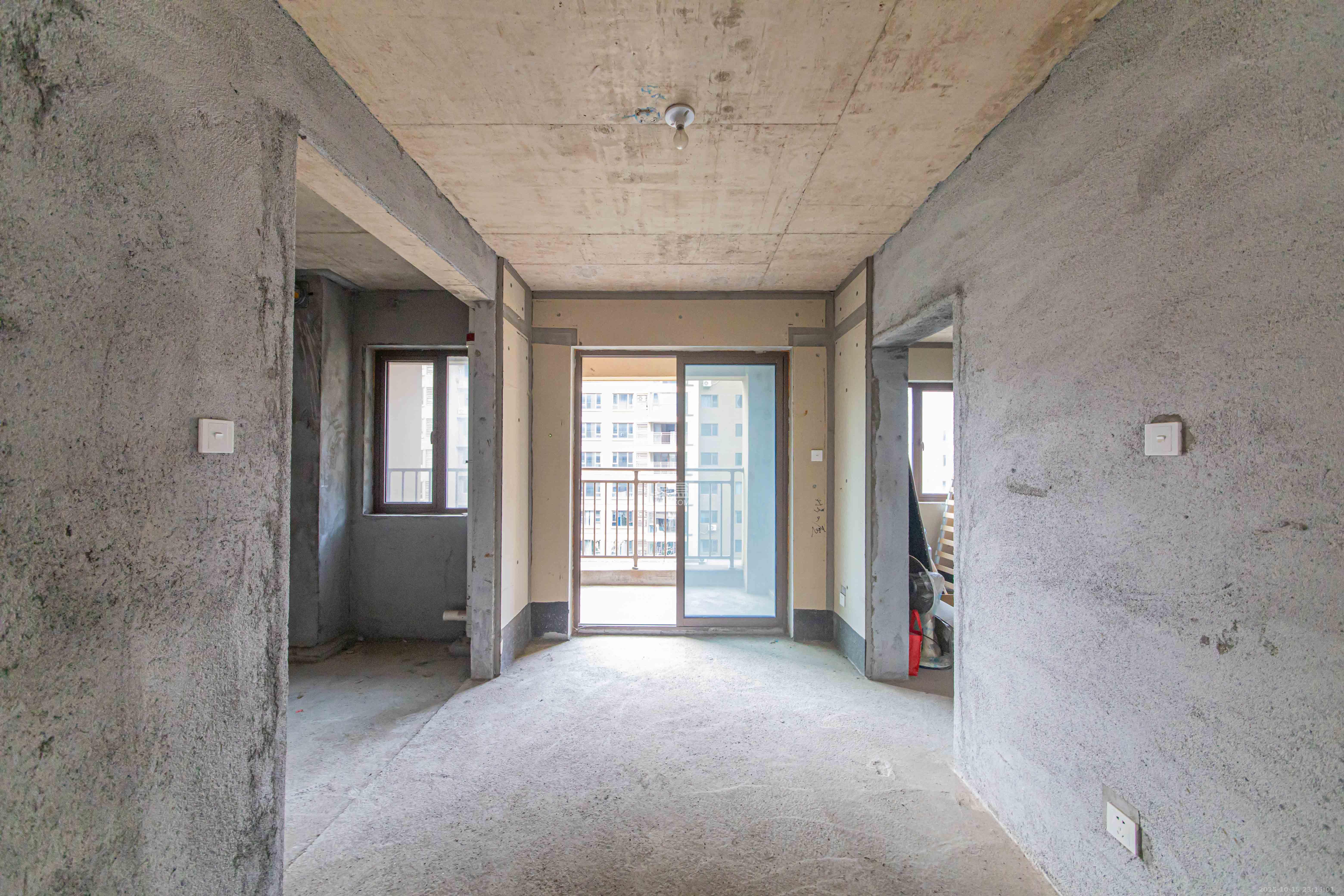 大唐印象三期御玺 4室2厅2卫 120.0万 大唐印象三期御玺 4室2厅2卫 120.0万客厅