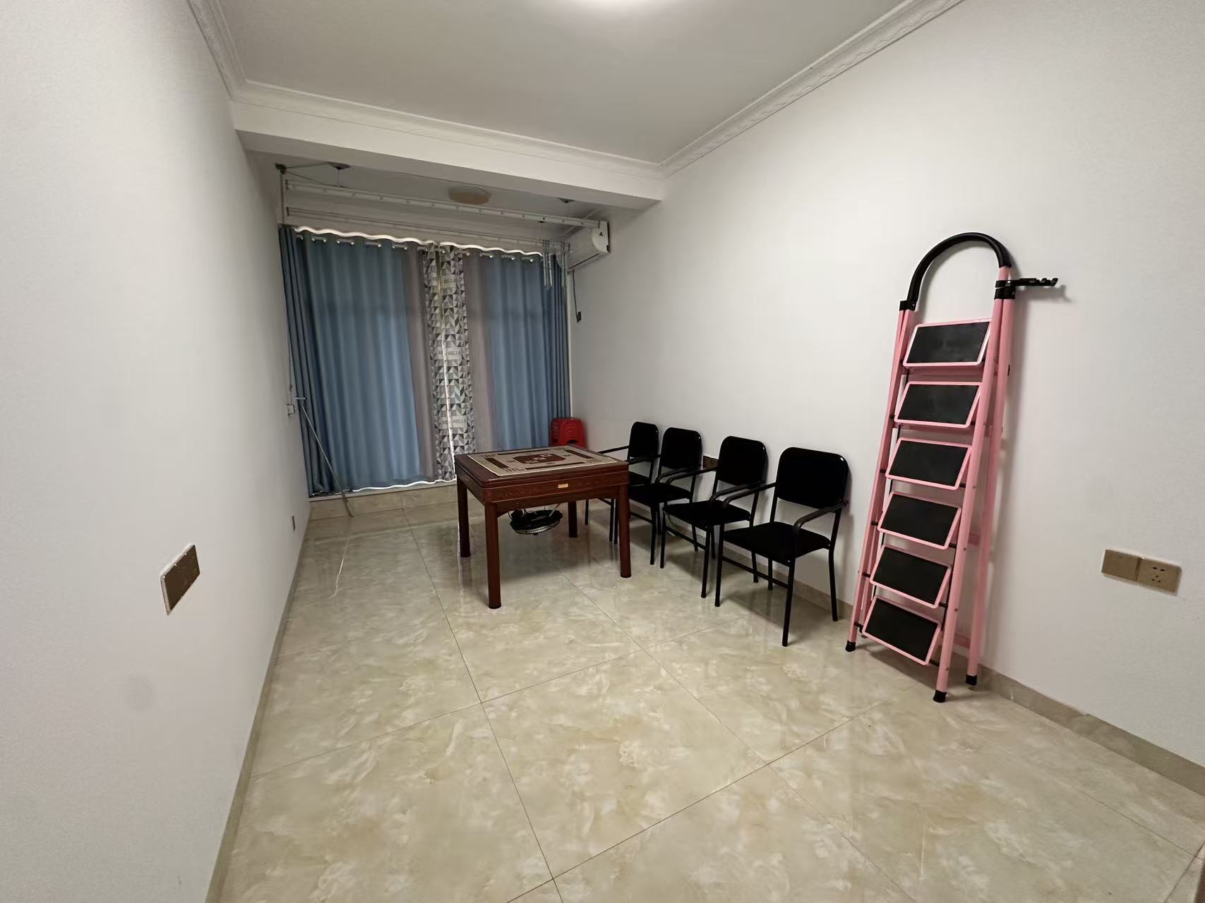 悦江花园 3室2厅1卫 1500.0元/月 悦江花园 3室2厅1卫 1500.0元/月室内图