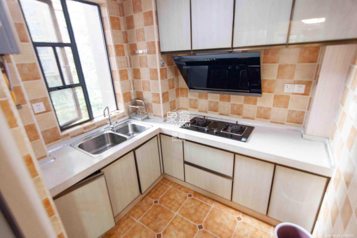 中海梅溪湖壹号  3室2厅1卫    2600.0元/月 中海梅溪湖壹号  3室2厅1卫    2600.0元/月室内图