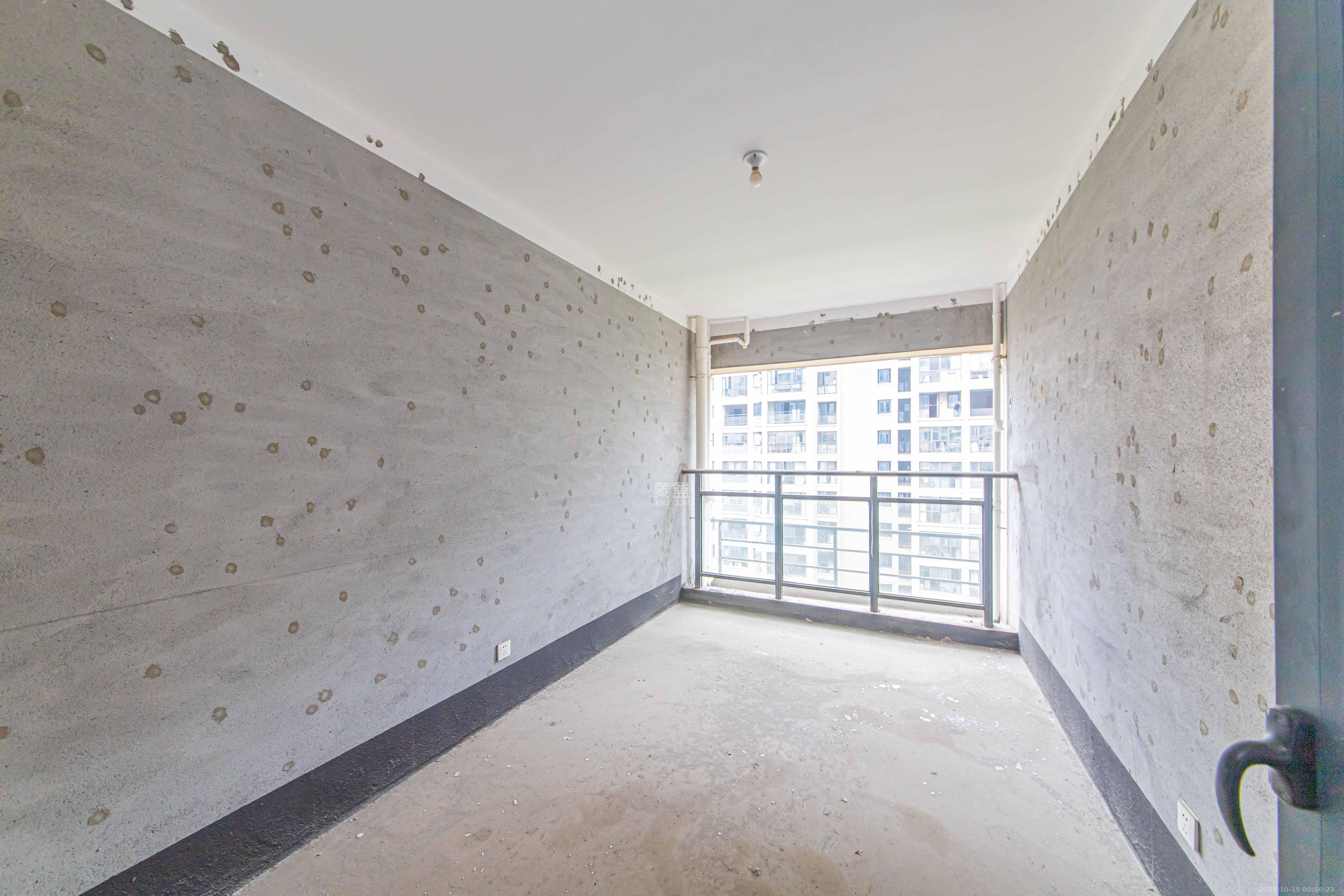 鑫远玲珑  3室2厅1卫    105.0万卧室