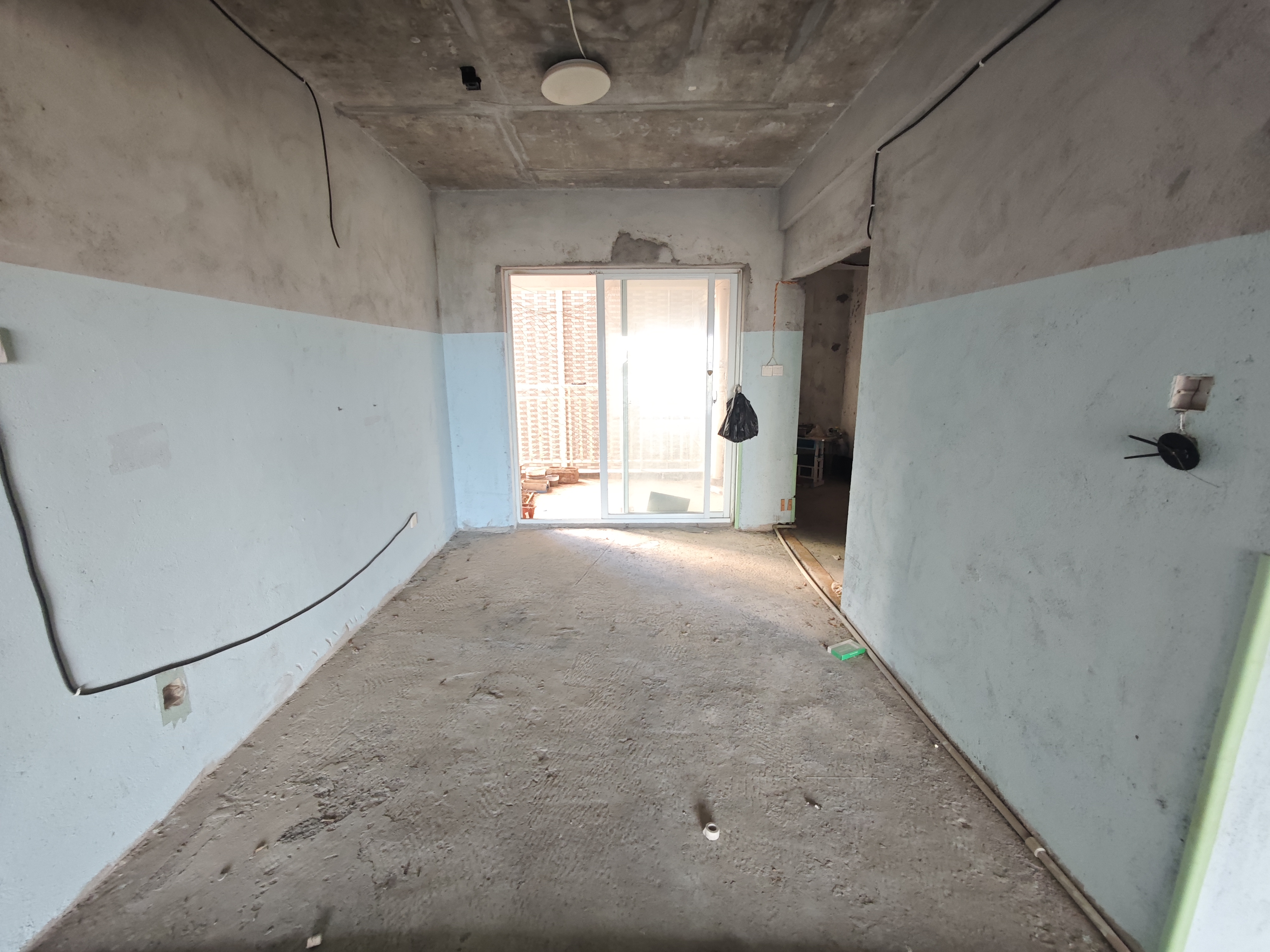 海航城  4室2厅1卫    148.5万客厅