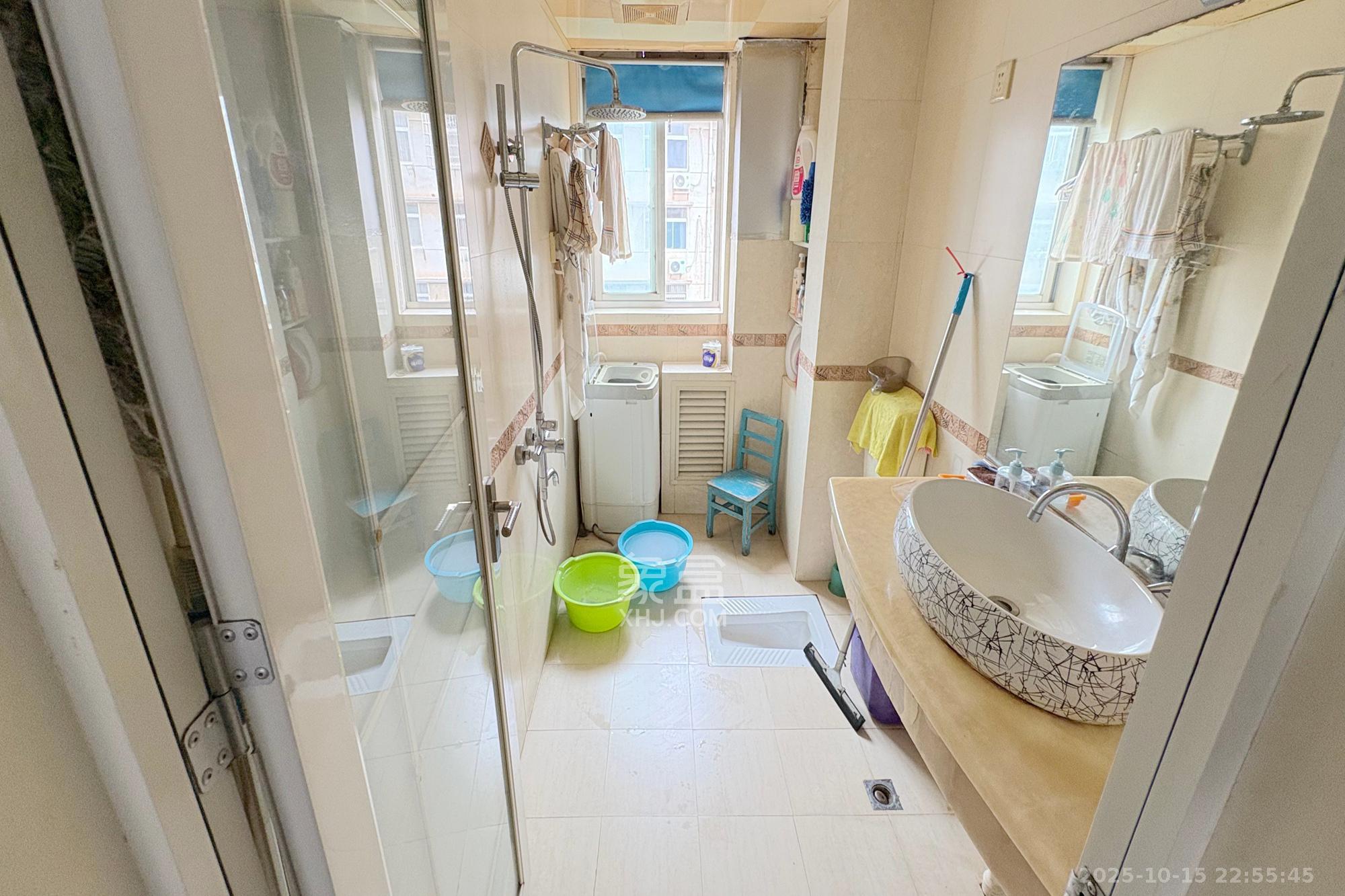 芙蓉区国土局单位房  4室2厅3卫    216.0万卫生间