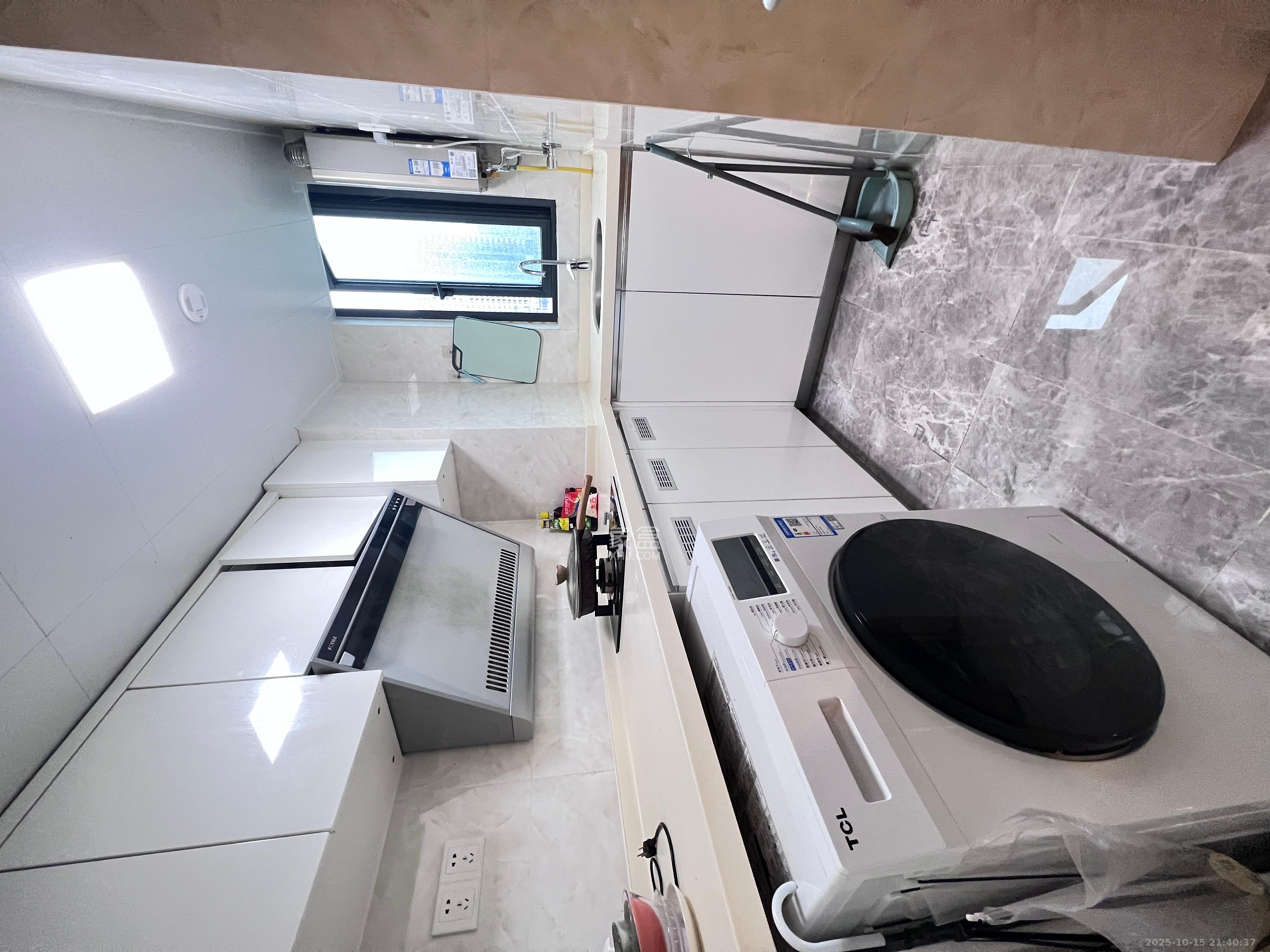 卓越浅水湾  3室2厅2卫    2000.0元/月室内图