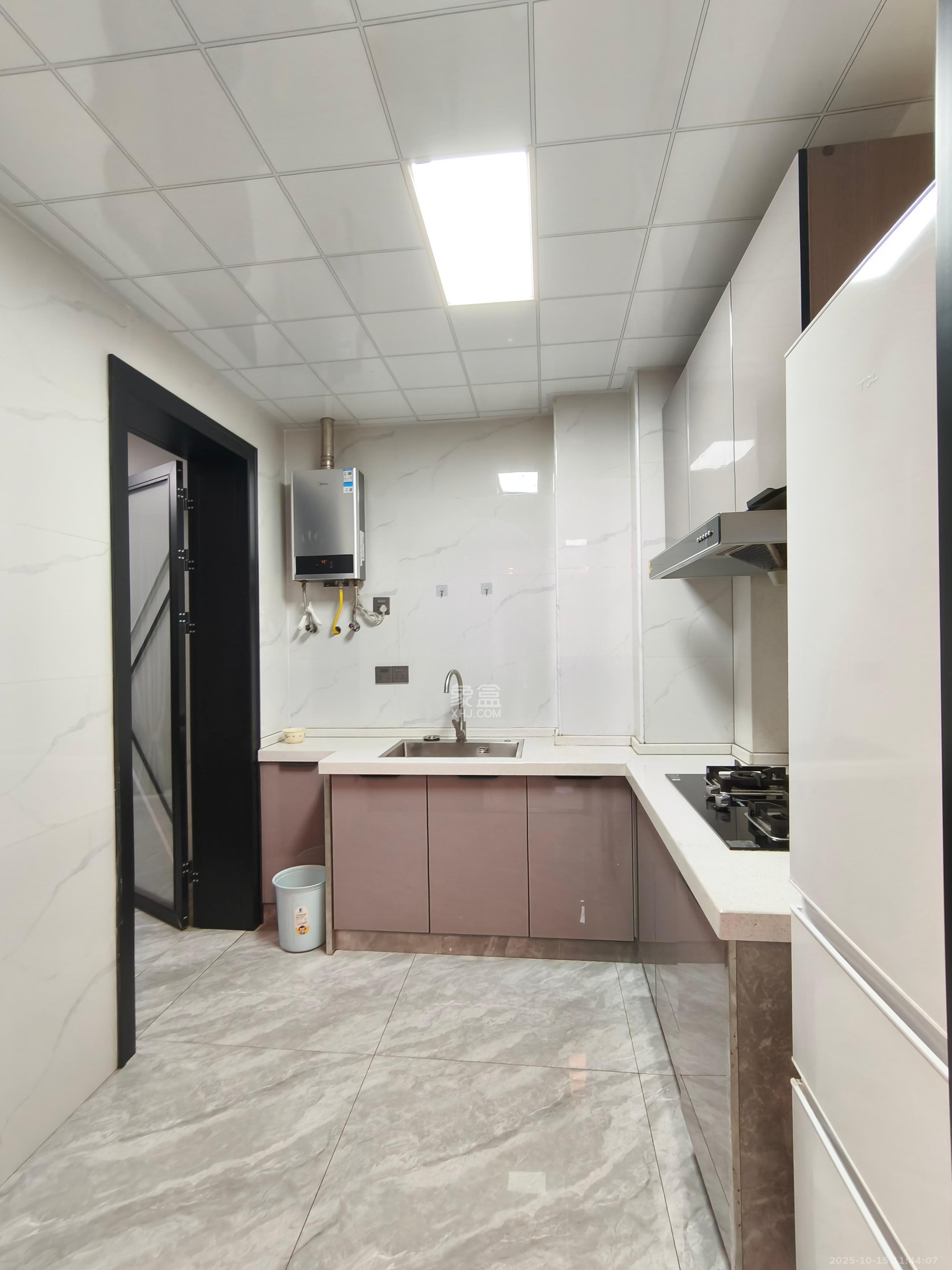 辉煌国际城二期 2室1厅1卫 2600.0元/月 辉煌国际城二期 2室1厅1卫 2600.0元/月室内图