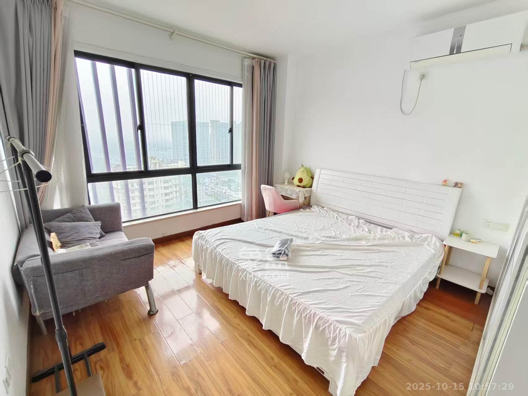 长大彩虹都  3室2厅1卫    2200.0元/月 长大彩虹都  3室2厅1卫    2200.0元/月室内图