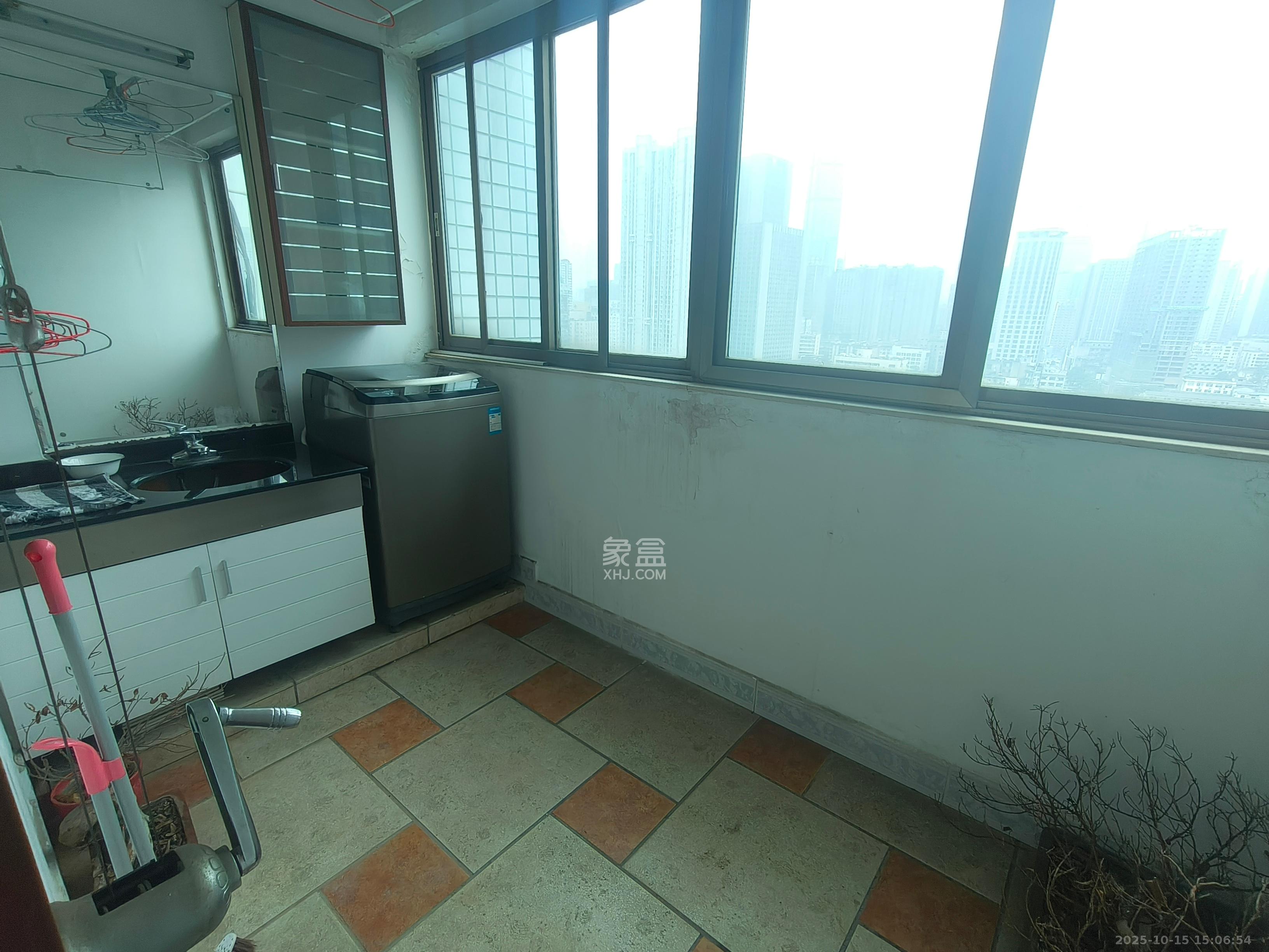 市一医院宿舍  3室2厅2卫    3800.0元/月 市一医院宿舍  3室2厅2卫    3800.0元/月室内图