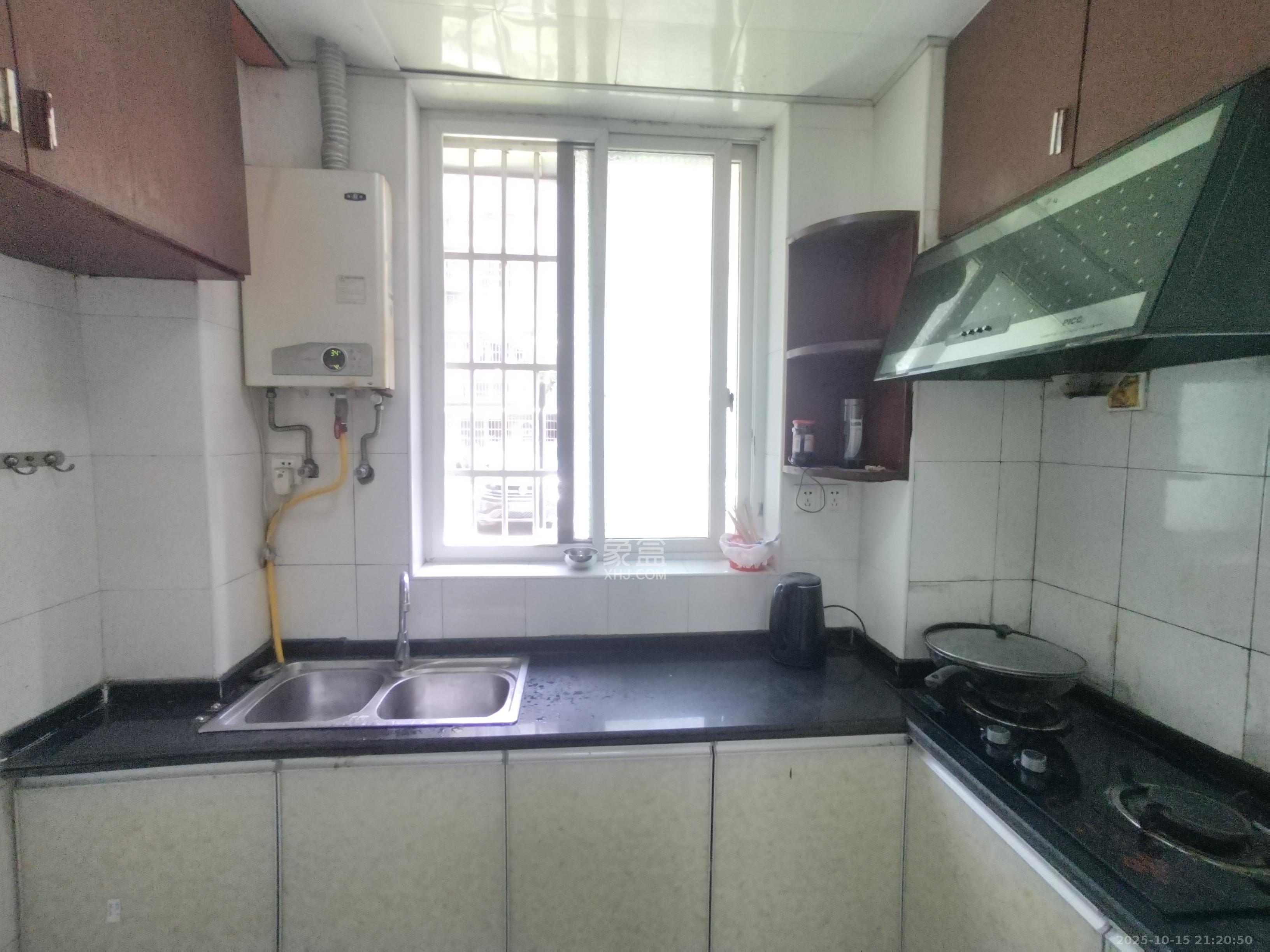 金麓西岸和苑  2室2厅1卫    1600.0元/月 金麓西岸和苑  2室2厅1卫    1600.0元/月室内图