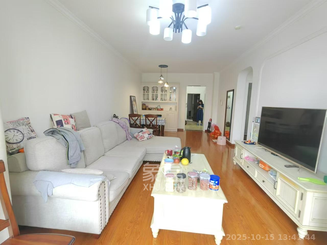 卓越蔚蓝海岸三期  2室2厅1卫    2300.0元/月 卓越蔚蓝海岸三期  2室2厅1卫    2300.0元/月