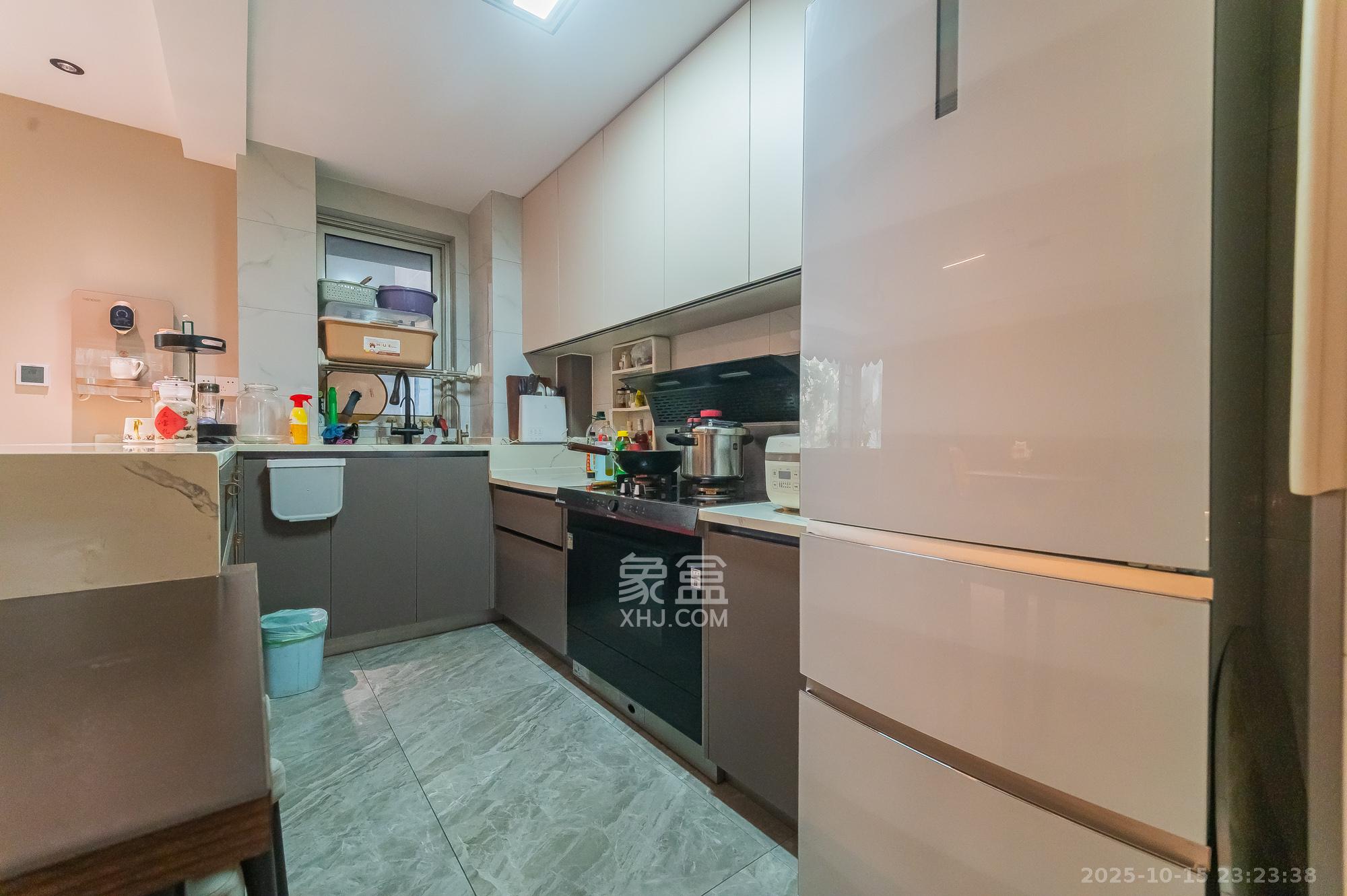 中建悦和城  3室2厅2卫    125.8万厨房