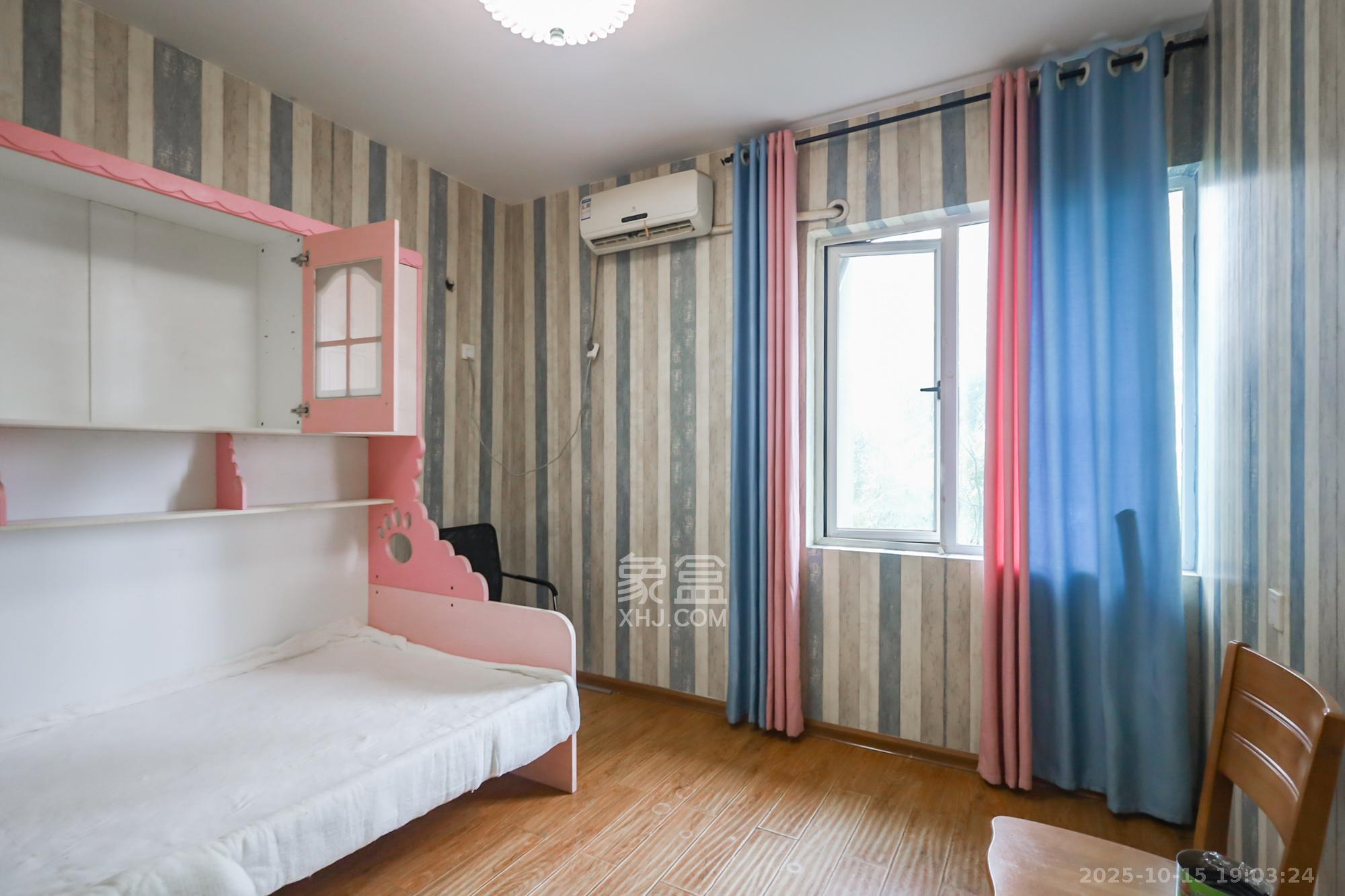 华韵城市海岸(城市水岸苑)  5室2厅2卫    229.0万 华韵城市海岸(城市水岸苑)  5室2厅2卫    229.0万卧室