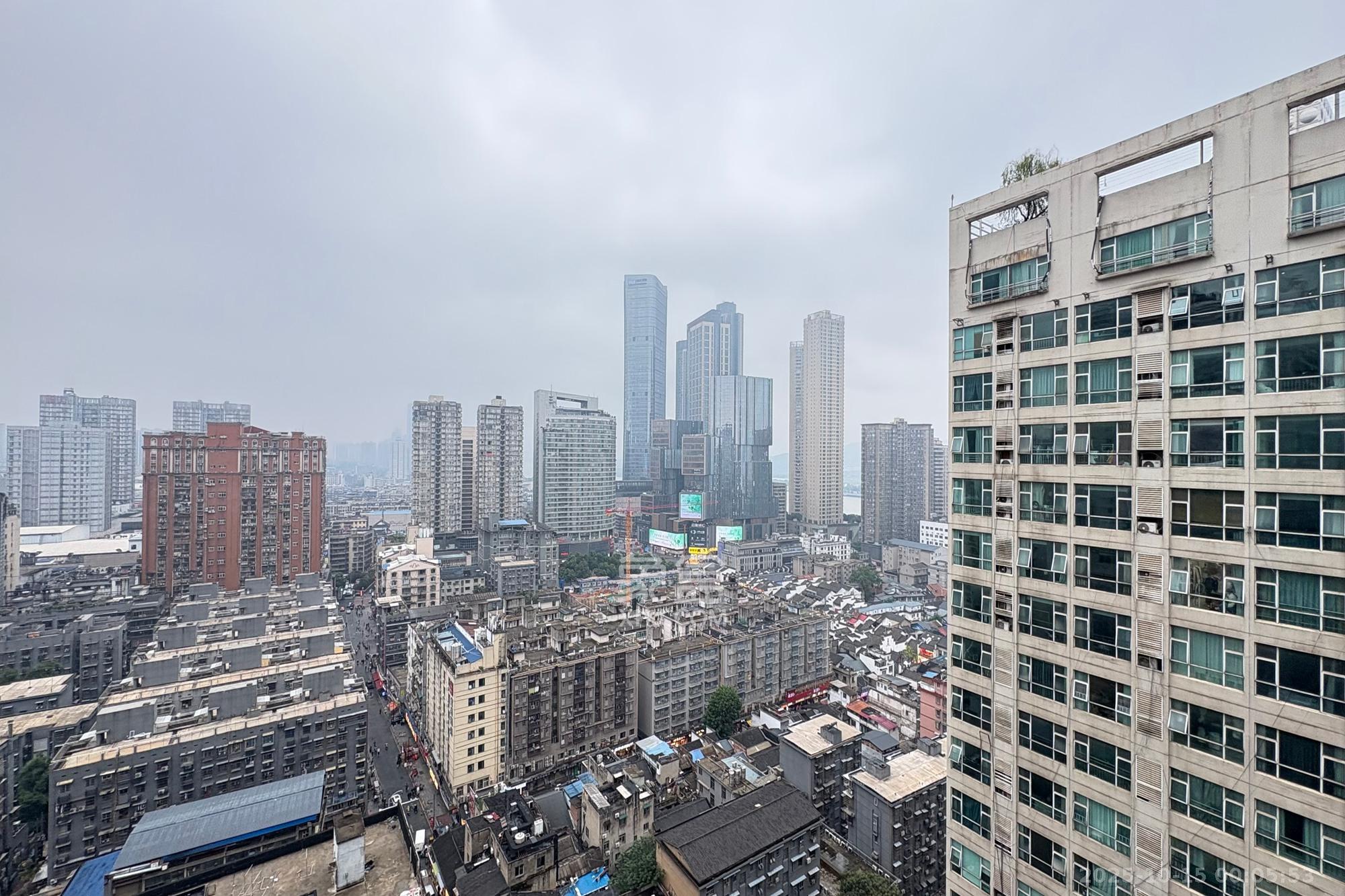 景江东方 1室1厅1卫 45.0万 景江东方 1室1厅1卫 45.0万阳台