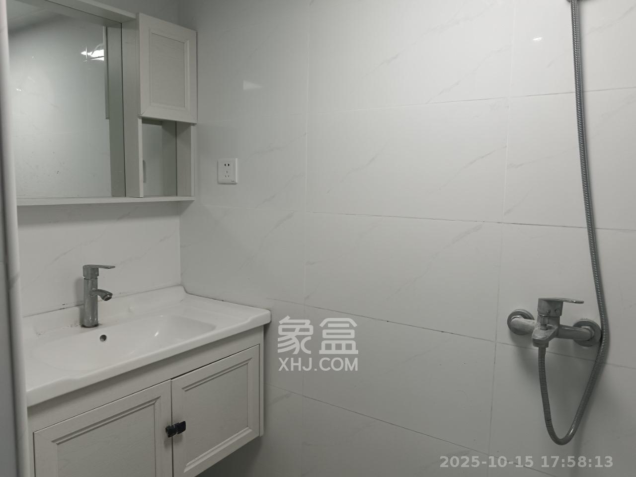 新长海D1站 1室1厅1卫 1600.0元/月 新长海D1站 1室1厅1卫 1600.0元/月室内图