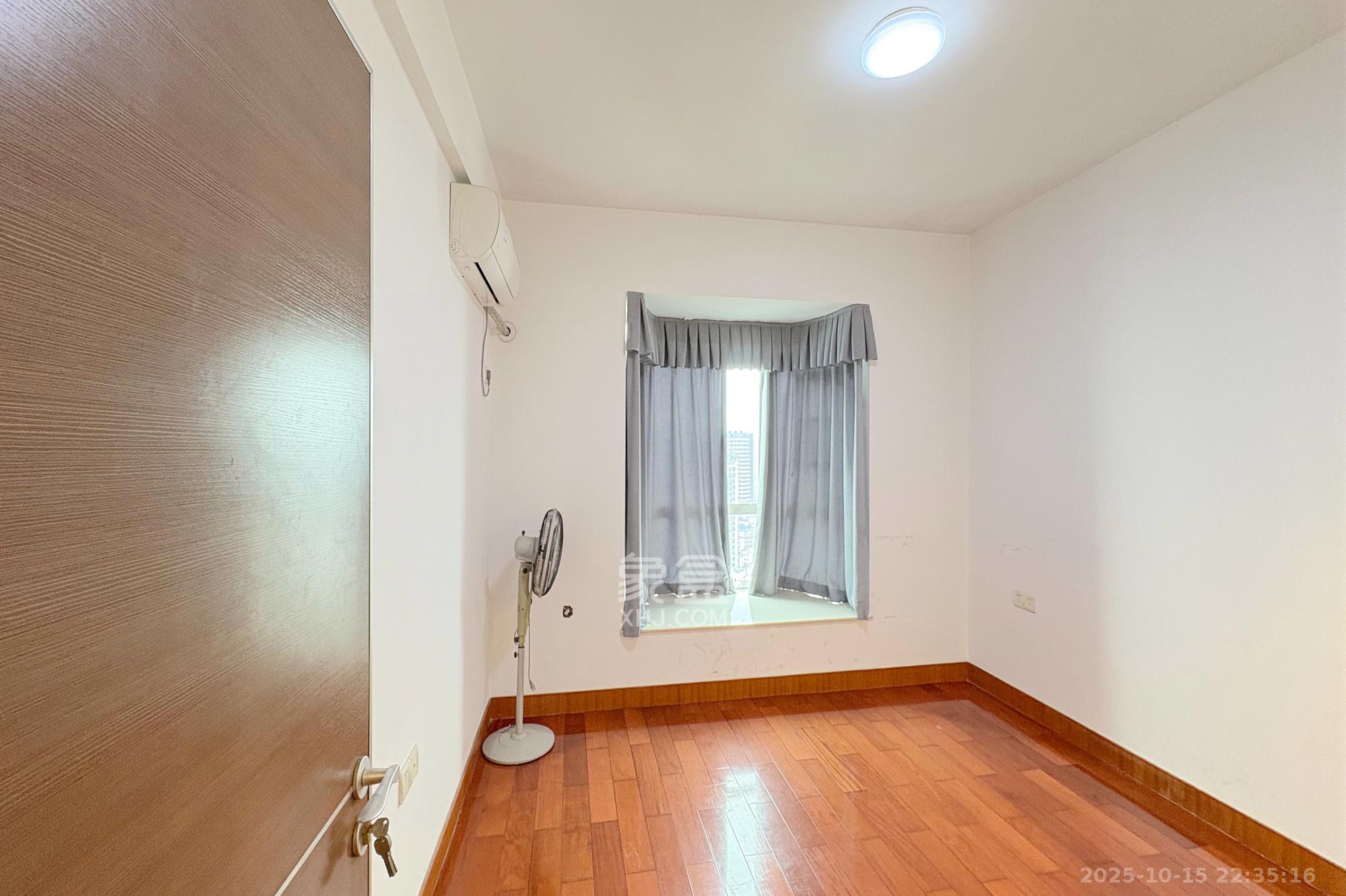 梦泽园  4室2厅3卫    228.0万 梦泽园  4室2厅3卫    228.0万卧室