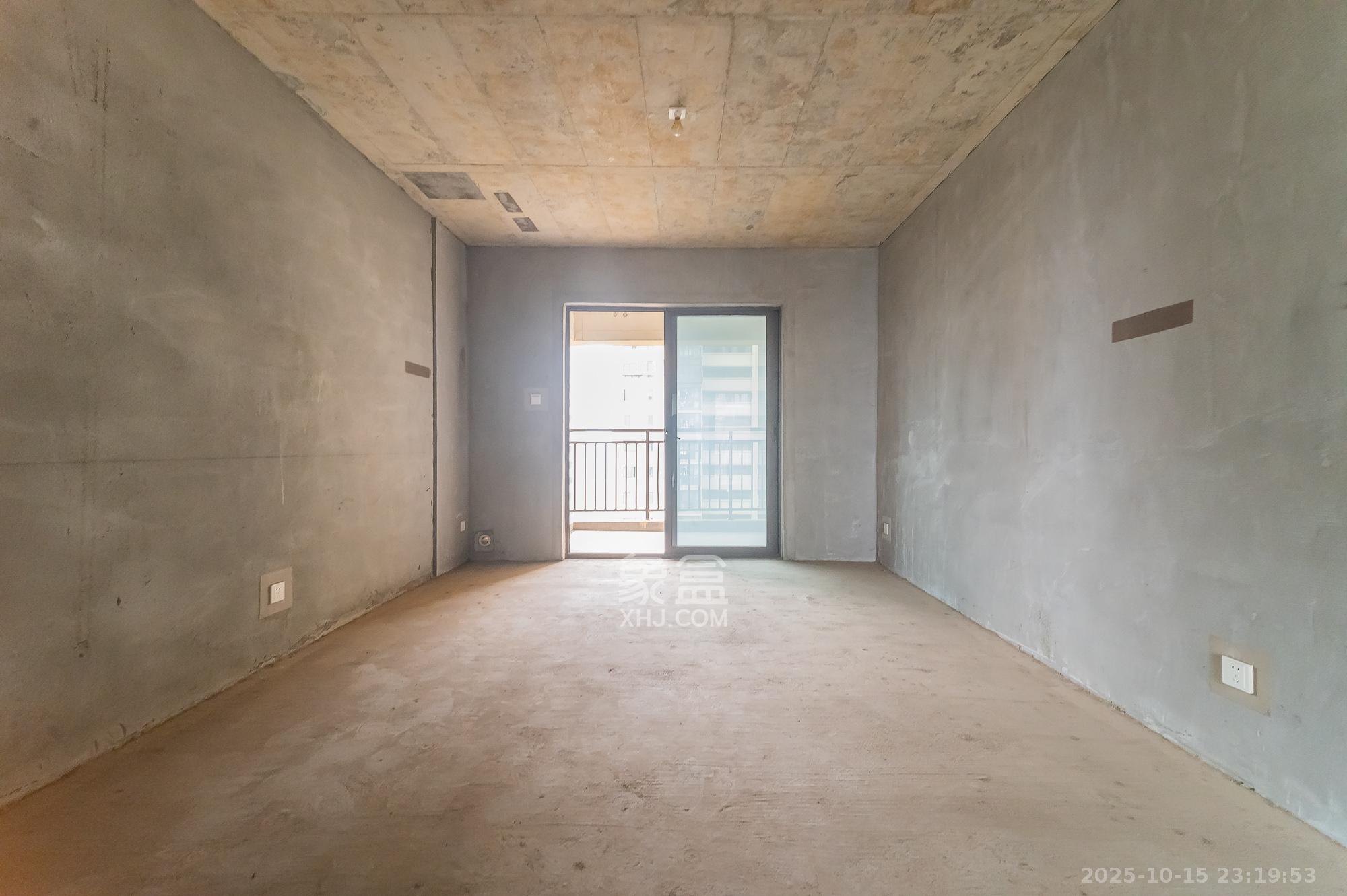 华润置地广场二期  4室2厅2卫    99.8万