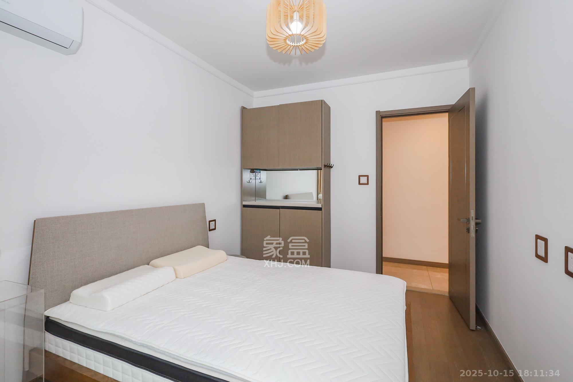 龙湖铂金中心(龙湖春江郦城) 3室2厅2卫 216.0万 龙湖铂金中心(龙湖春江郦城) 3室2厅2卫 216.0万卧室