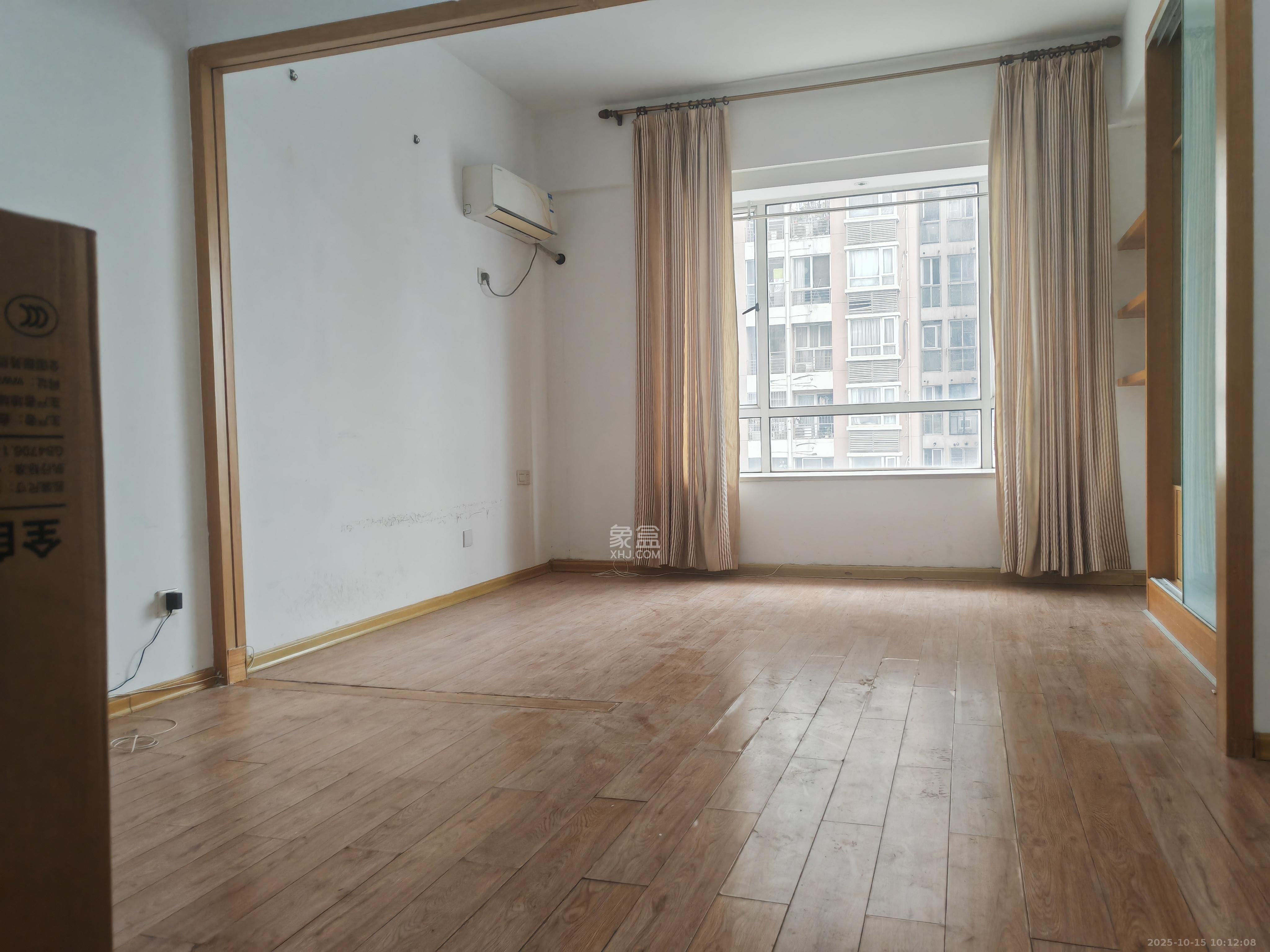 通华天都  1室1厅1卫    1400.0元/月