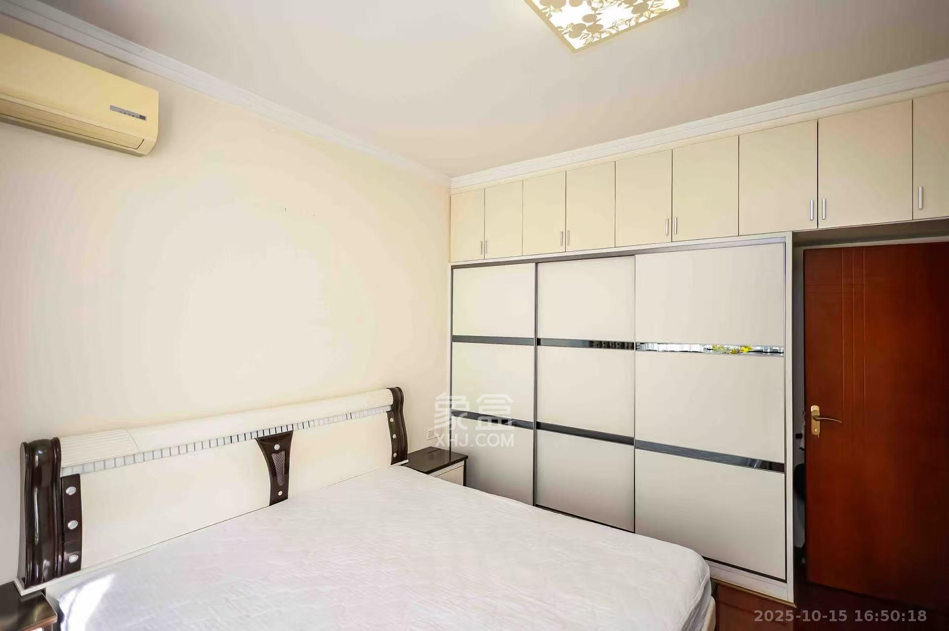 莱茵城  3室2厅1卫    2000.0元/月