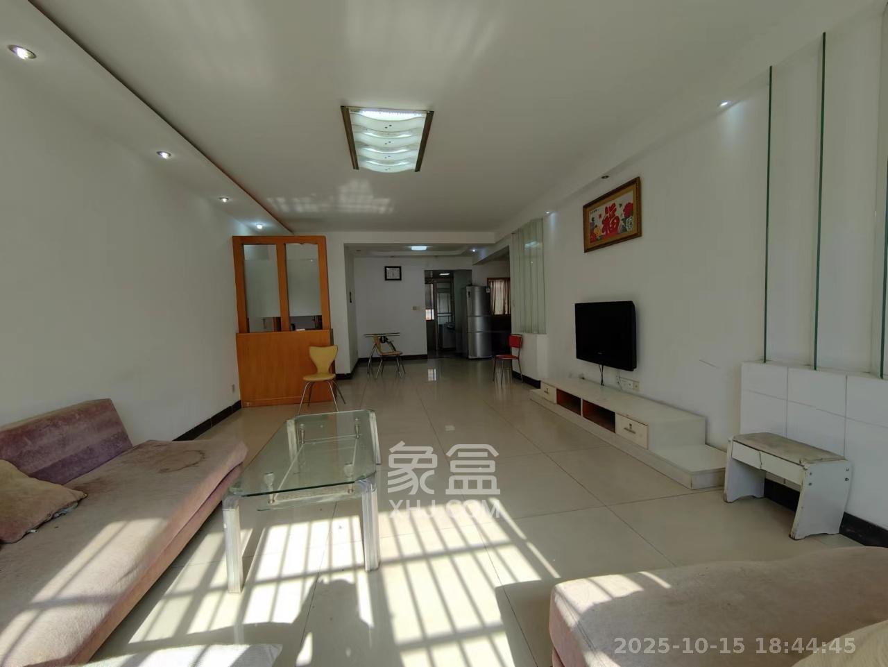 莲湖汽配城  3室3厅3卫    2000.0元/月 莲湖汽配城  3室3厅3卫    2000.0元/月室内图