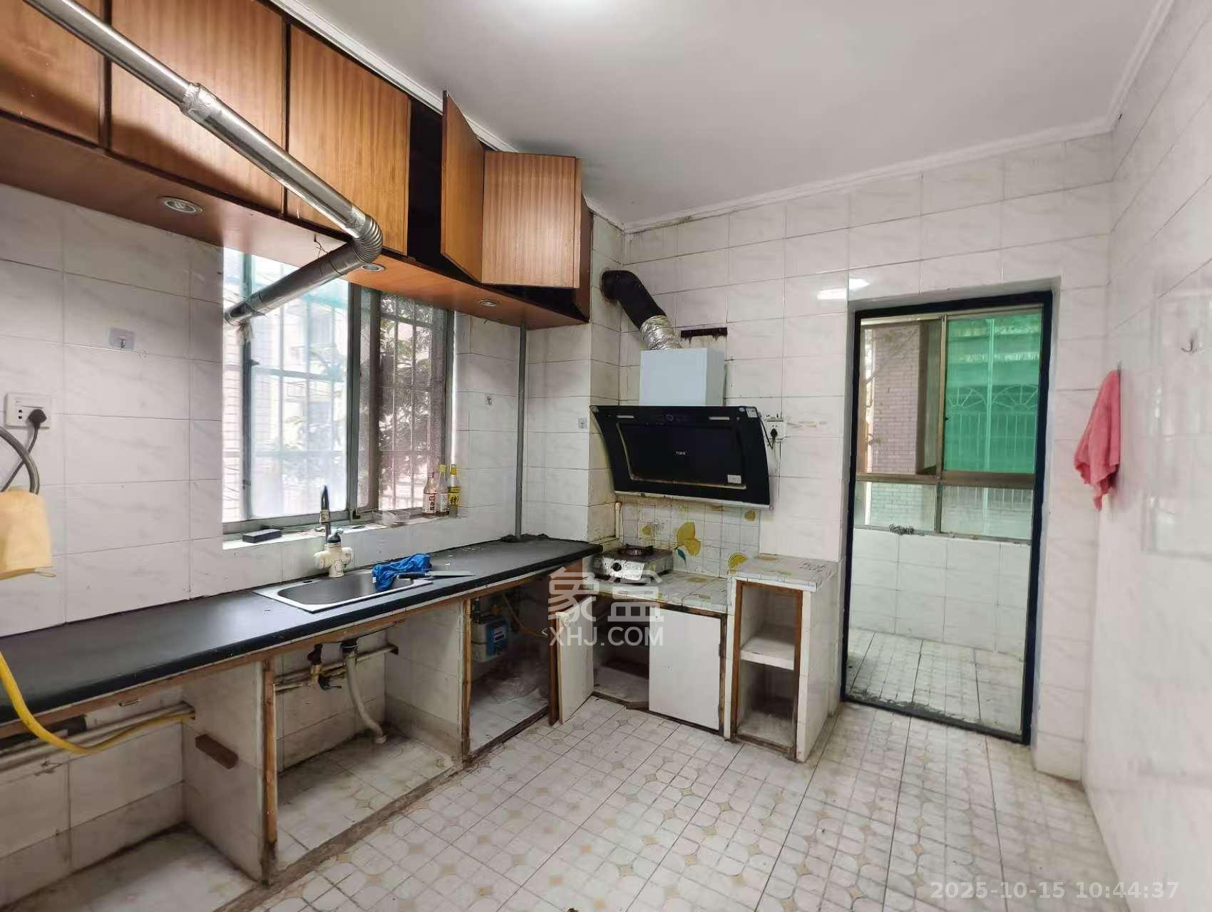 新世纪家园  2室2厅1卫    1800.0元/月 新世纪家园  2室2厅1卫    1800.0元/月室内图