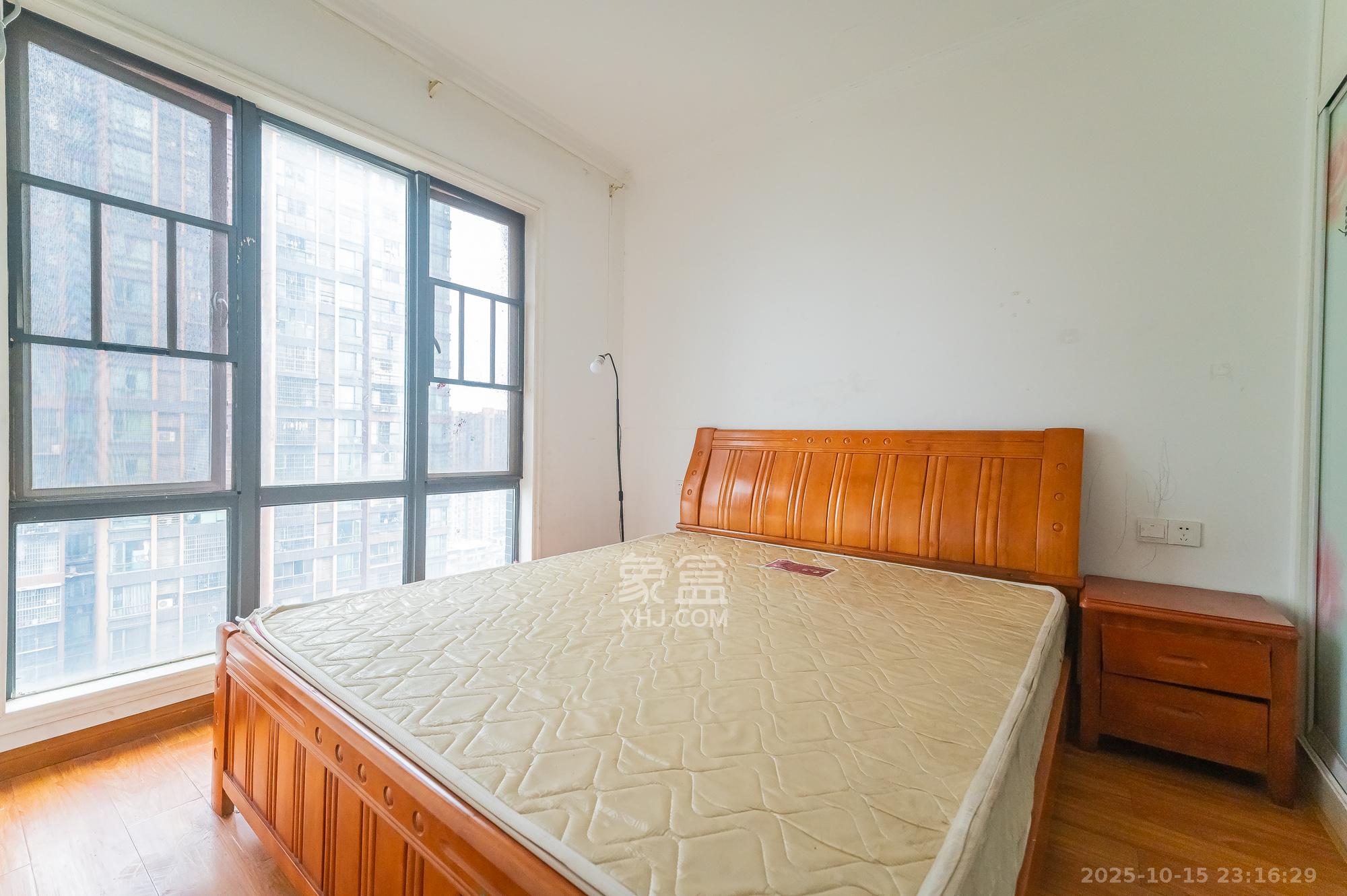 海伦春天 3室2厅2卫 79.8万 海伦春天 3室2厅2卫 79.8万卧室