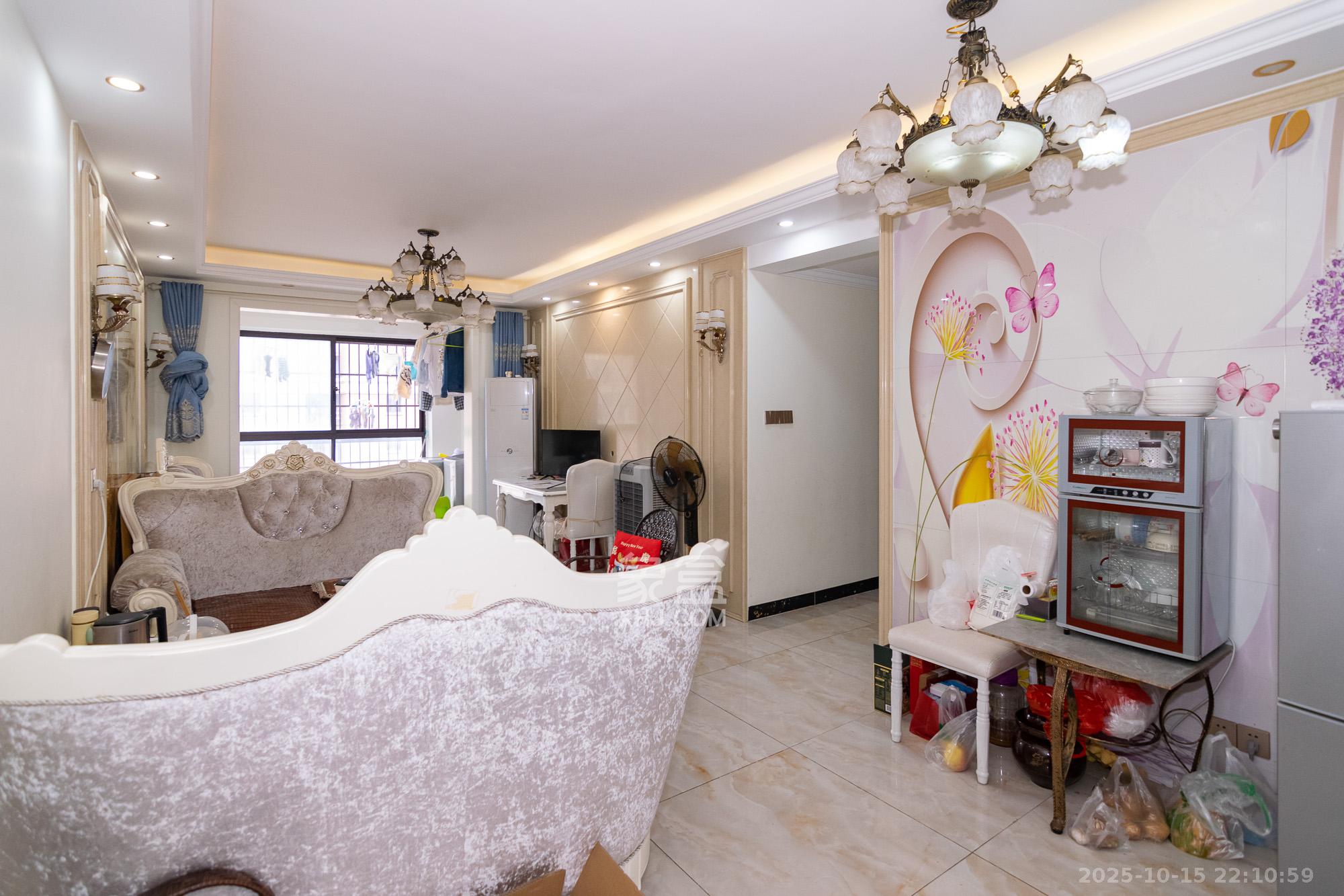 新城国际花都 3室2厅2卫 72.0万 新城国际花都 3室2厅2卫 72.0万客厅