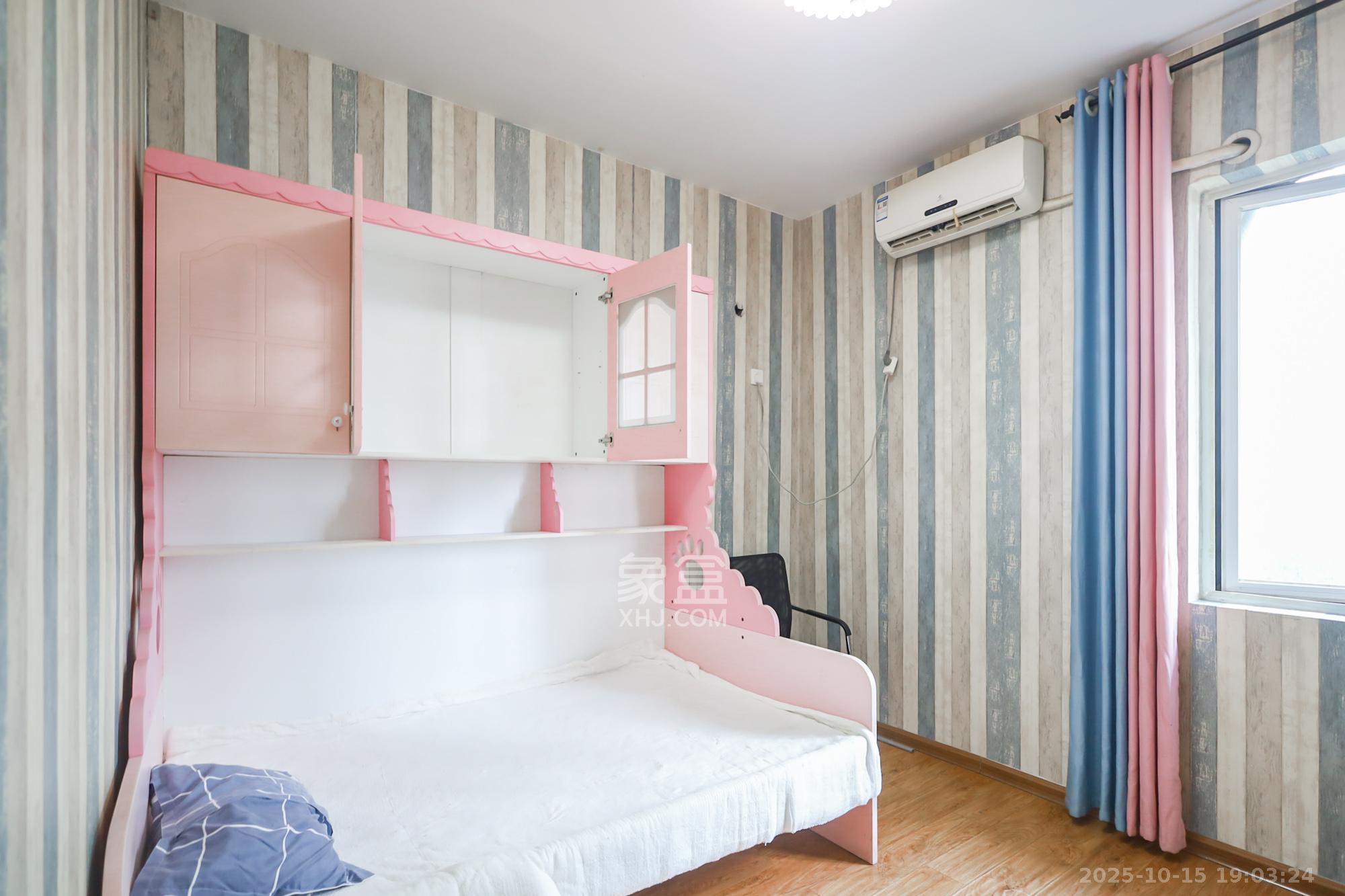 华韵城市海岸(城市水岸苑)  5室2厅2卫    229.0万 华韵城市海岸(城市水岸苑)  5室2厅2卫    229.0万卧室