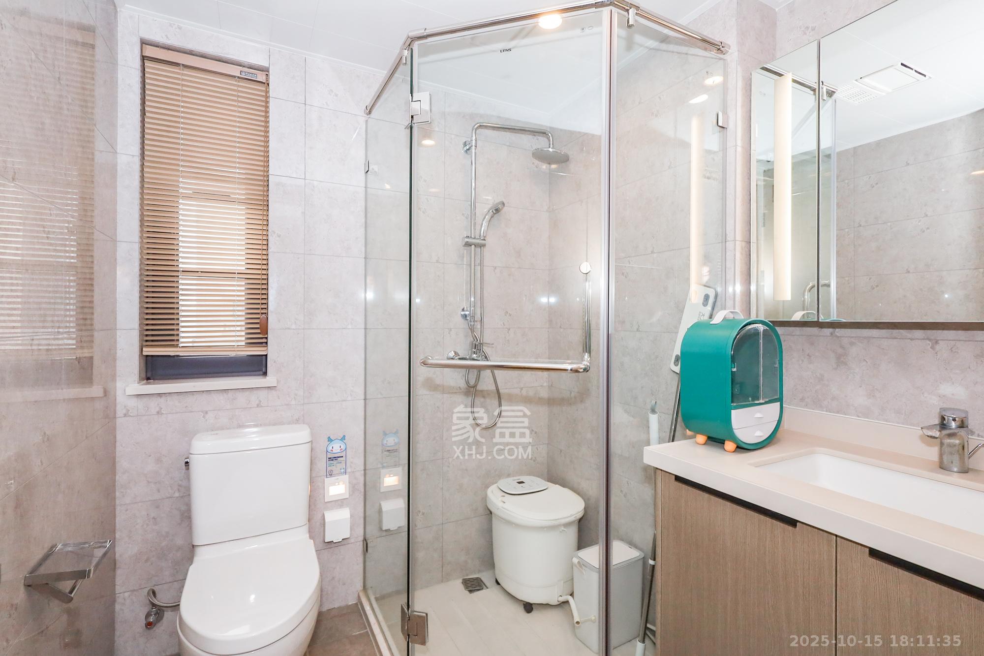 龙湖铂金中心(龙湖春江郦城) 3室2厅2卫 216.0万 龙湖铂金中心(龙湖春江郦城) 3室2厅2卫 216.0万卫生间