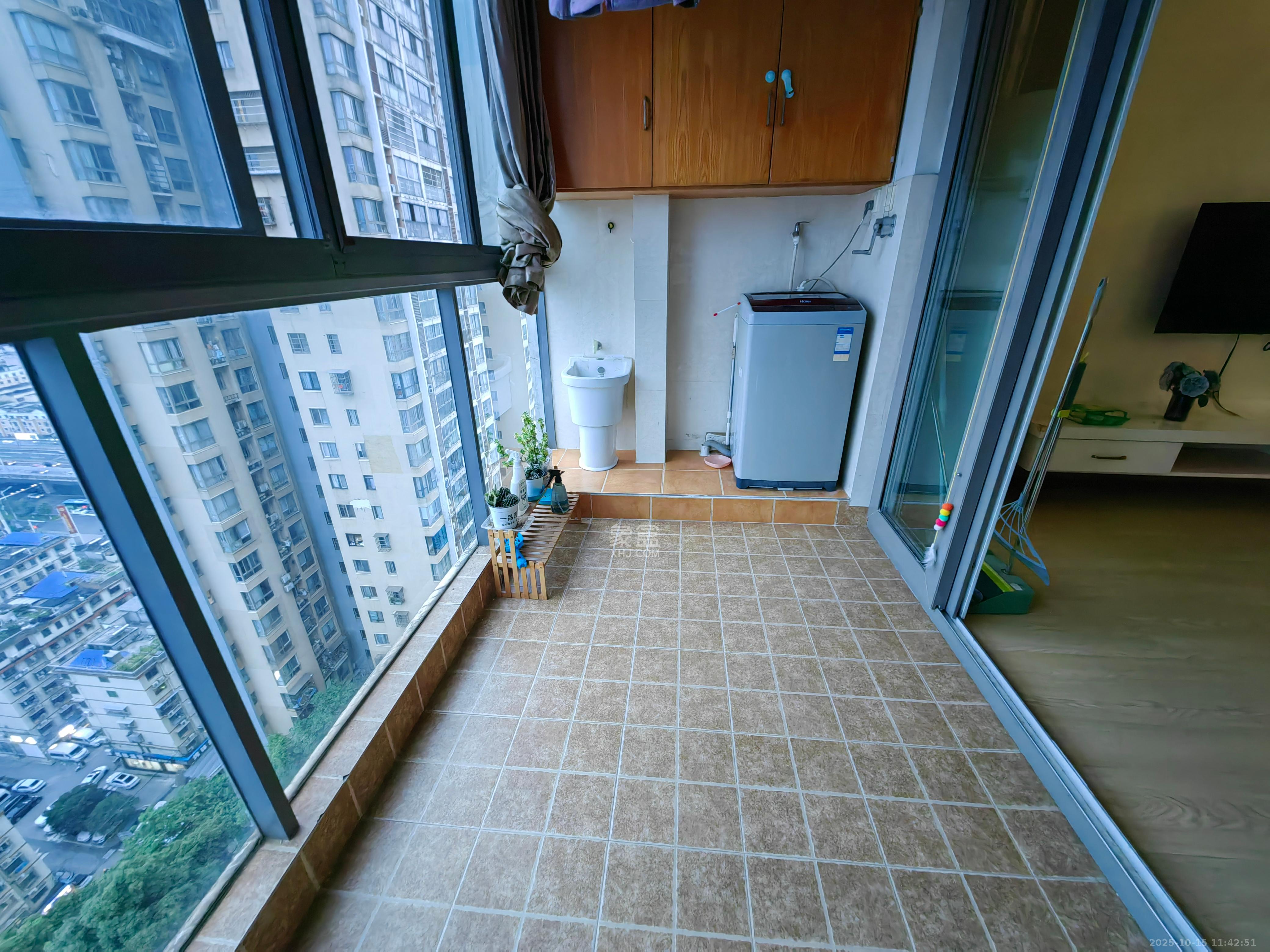 银港水晶城  2室2厅1卫    2300.0元/月 银港水晶城  2室2厅1卫    2300.0元/月室内图