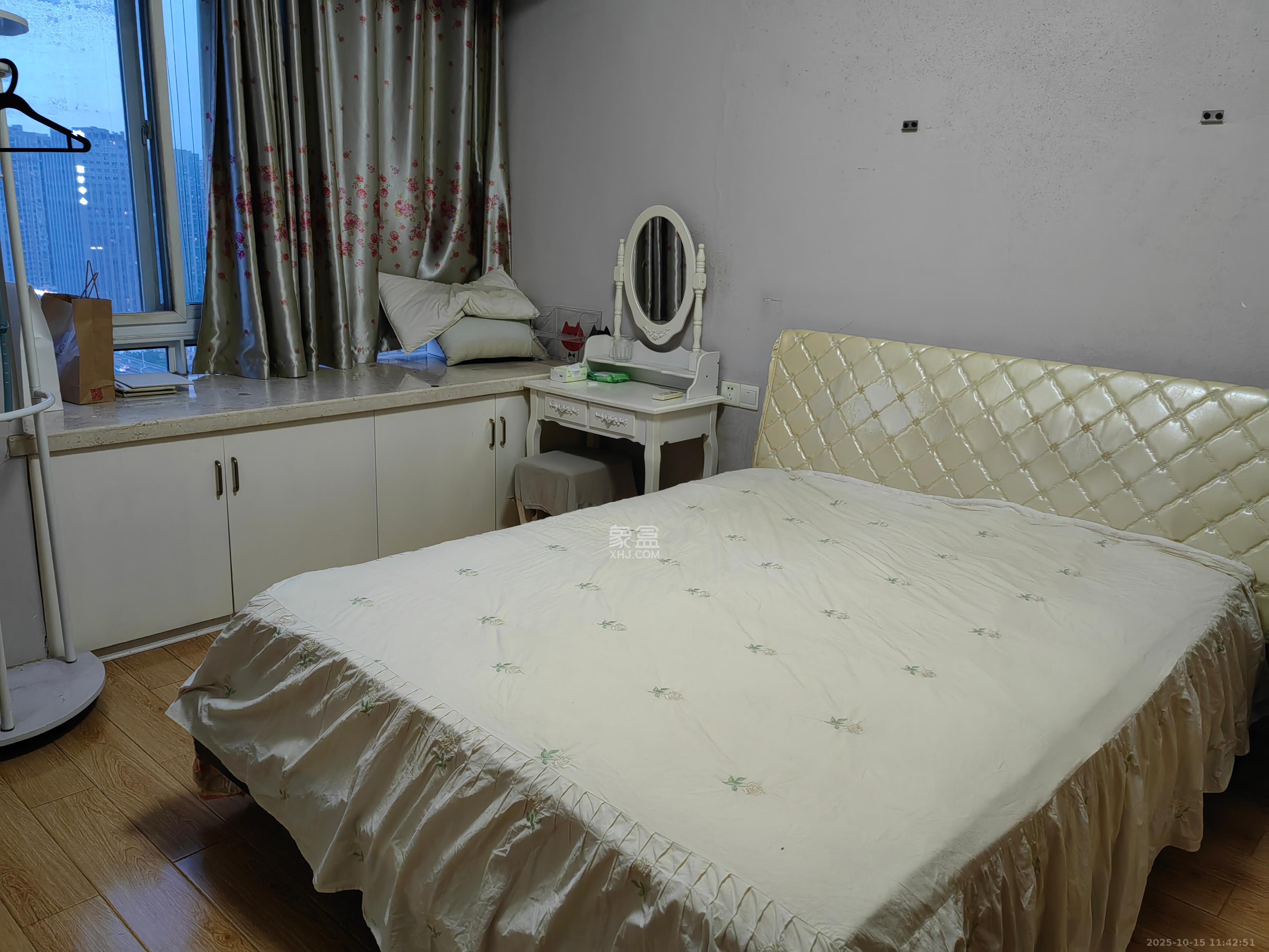 银港水晶城  2室2厅1卫    2300.0元/月 银港水晶城  2室2厅1卫    2300.0元/月室内图