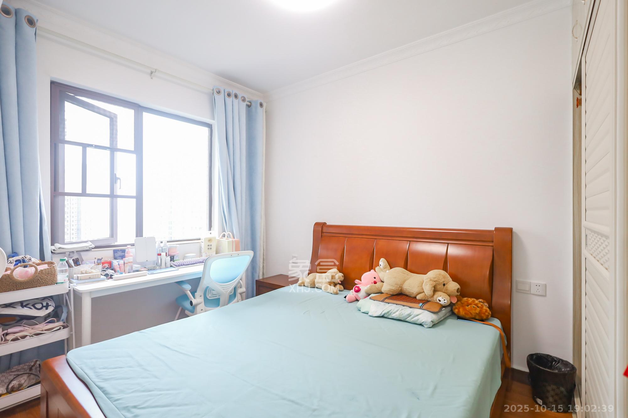 保利西海岸B区  3室2厅1卫    126.0万 保利西海岸B区  3室2厅1卫    126.0万卧室