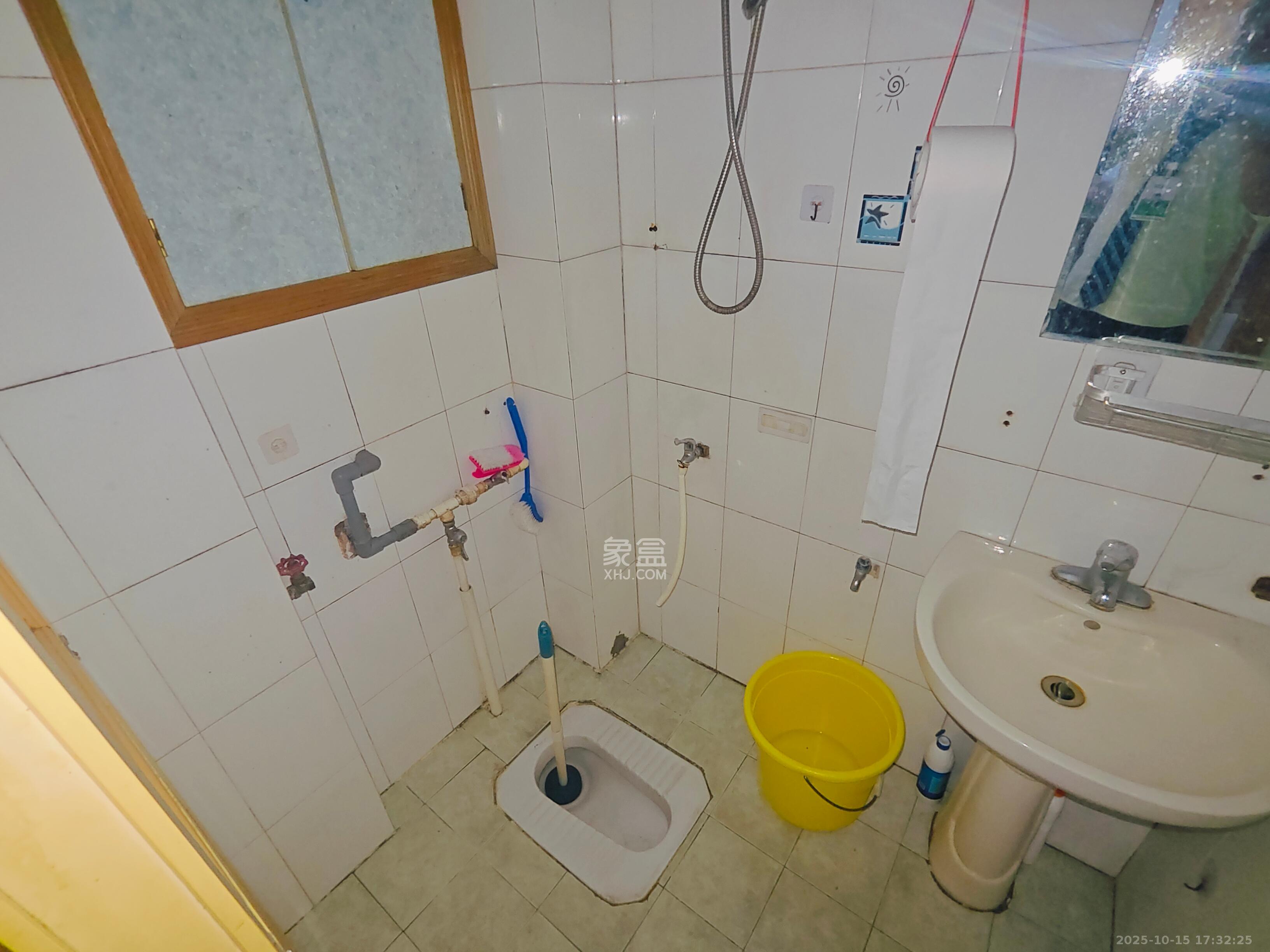 十七中宿舍(燕子岭正街40号) 1室1厅1卫 1400.0元/月 十七中宿舍(燕子岭正街40号) 1室1厅1卫 1400.0元/月室内图