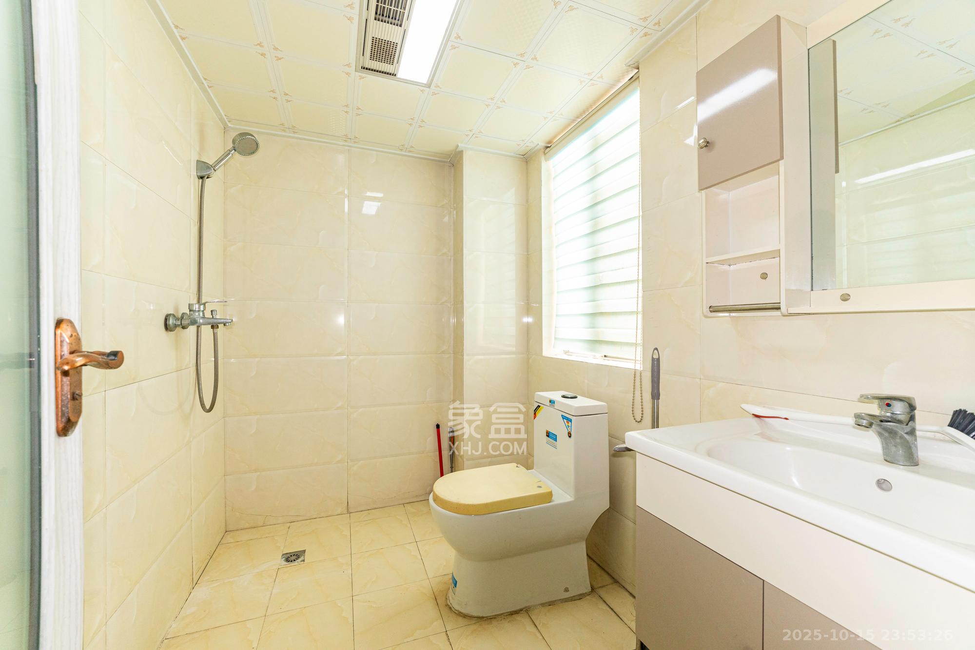 恒广国际景园一二区  3室2厅2卫    78.0万卫生间