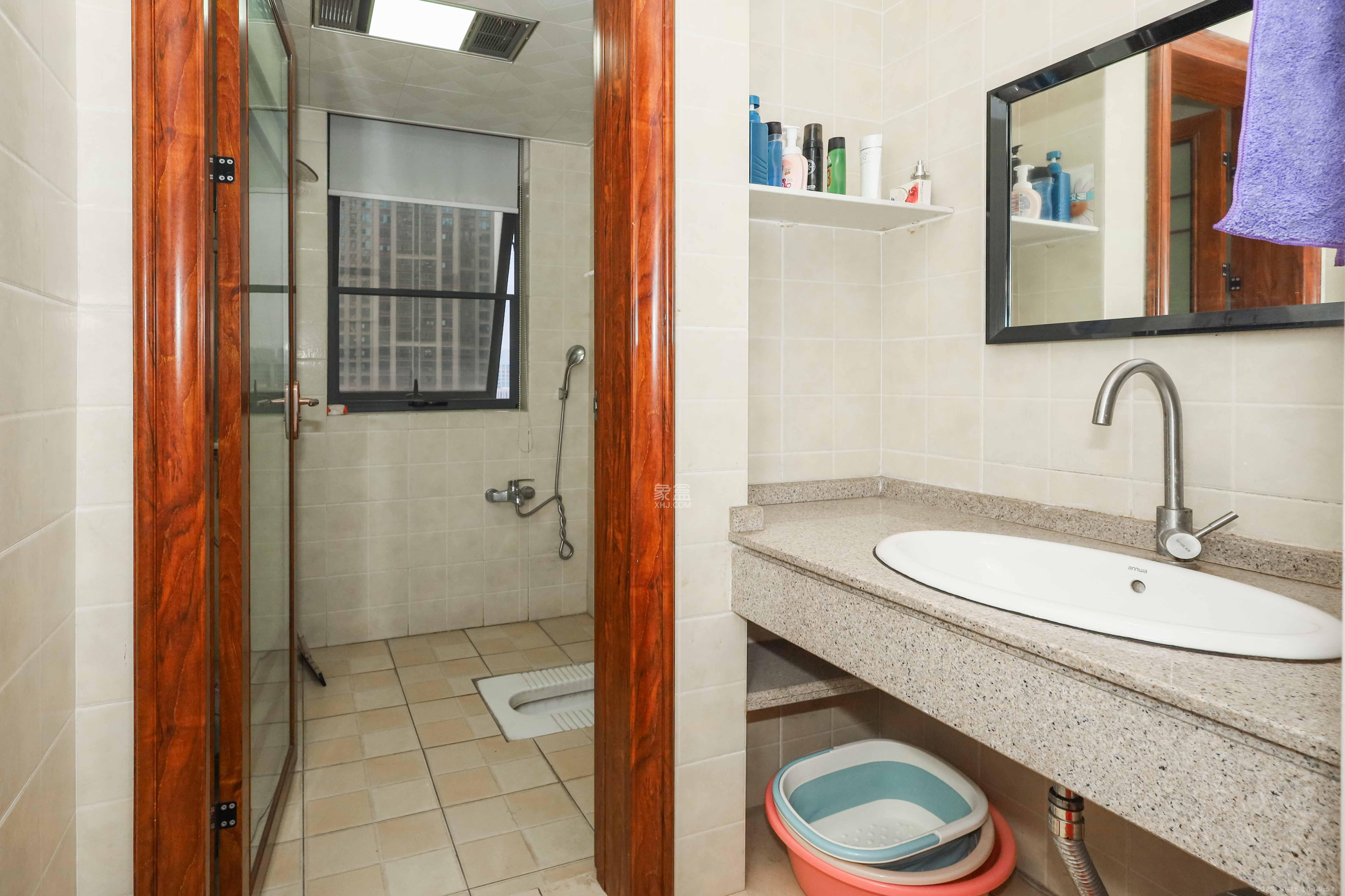 天元涉外景园C区 4室2厅2卫 105.0万 天元涉外景园C区 4室2厅2卫 105.0万卫生间