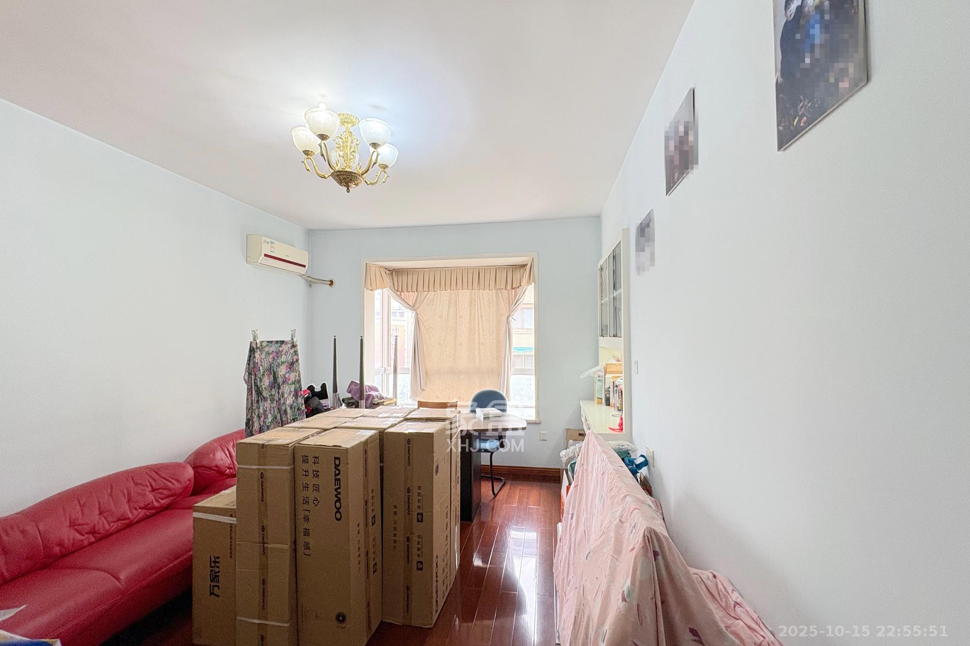 芙蓉区国土局单位房  4室2厅3卫    216.0万 芙蓉区国土局单位房  4室2厅3卫    216.0万卧室